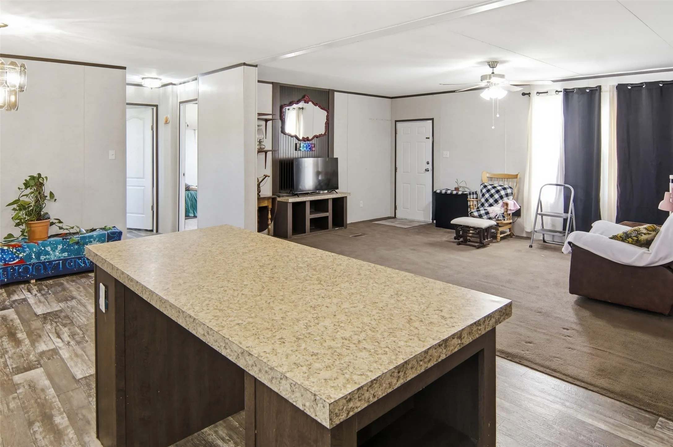 Manufactured Home For Sale in Parker County , 106 Choctaw Ridge, Weatherford, Texas 76085, 3 Bedroom, 2 Bathroom, Garage spaces, 1,456 Sqft, built in 2018, mls#21348278, Real Estate Agent in Weatherford, Homes For Sale in Parker county, Homes For Sale in Weatherford, Realtor in Weatherford Texas, Real Estate Brokerage Independent Realty Texas, Luminita Cordes Realtor