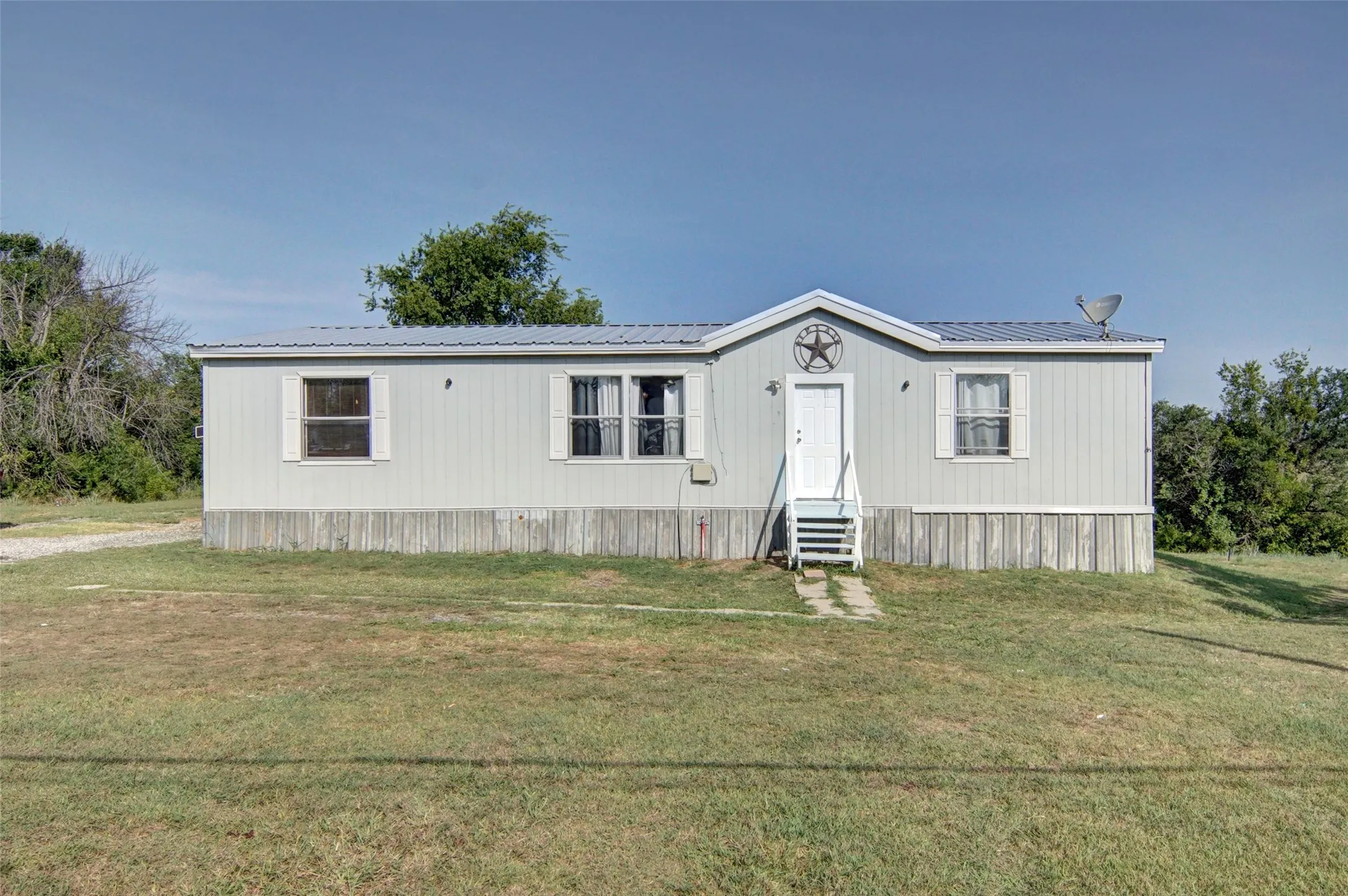 Manufactured Home For Sale in Parker County , 106 Choctaw Ridge, Weatherford, Texas 76085, 3 Bedroom, 2 Bathroom, Garage spaces, 1,456 Sqft, built in 2018, mls#21348278, Real Estate Agent in Weatherford, Homes For Sale in Parker county, Homes For Sale in Weatherford, Realtor in Weatherford Texas, Real Estate Brokerage Independent Realty Texas, Luminita Cordes Realtor