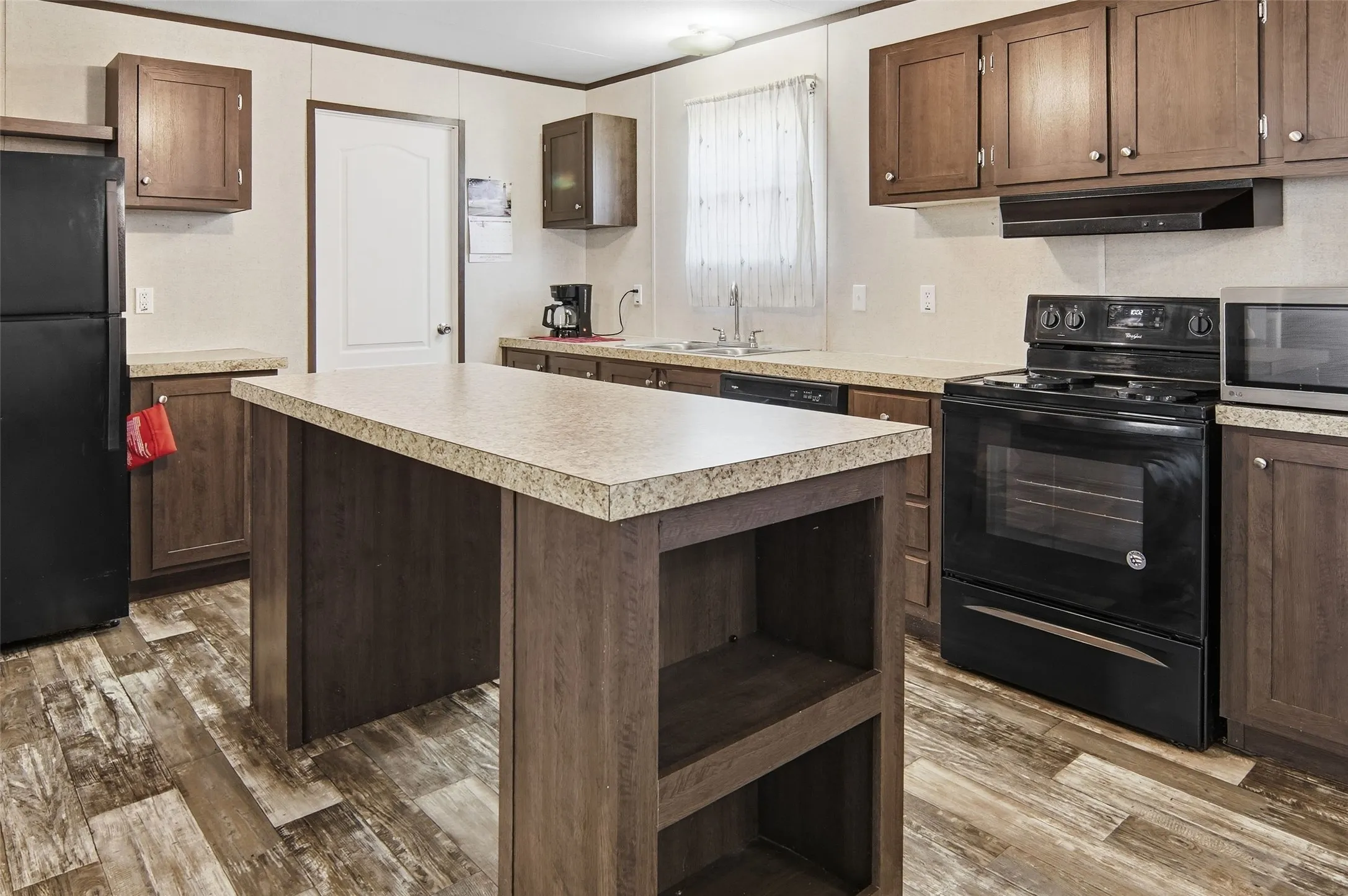 Manufactured Home For Sale in Parker County , 106 Choctaw Ridge, Weatherford, Texas 76085, 3 Bedroom, 2 Bathroom, Garage spaces, 1,456 Sqft, built in 2018, mls#21348278, Real Estate Agent in Weatherford, Homes For Sale in Parker county, Homes For Sale in Weatherford, Realtor in Weatherford Texas, Real Estate Brokerage Independent Realty Texas, Luminita Cordes Realtor