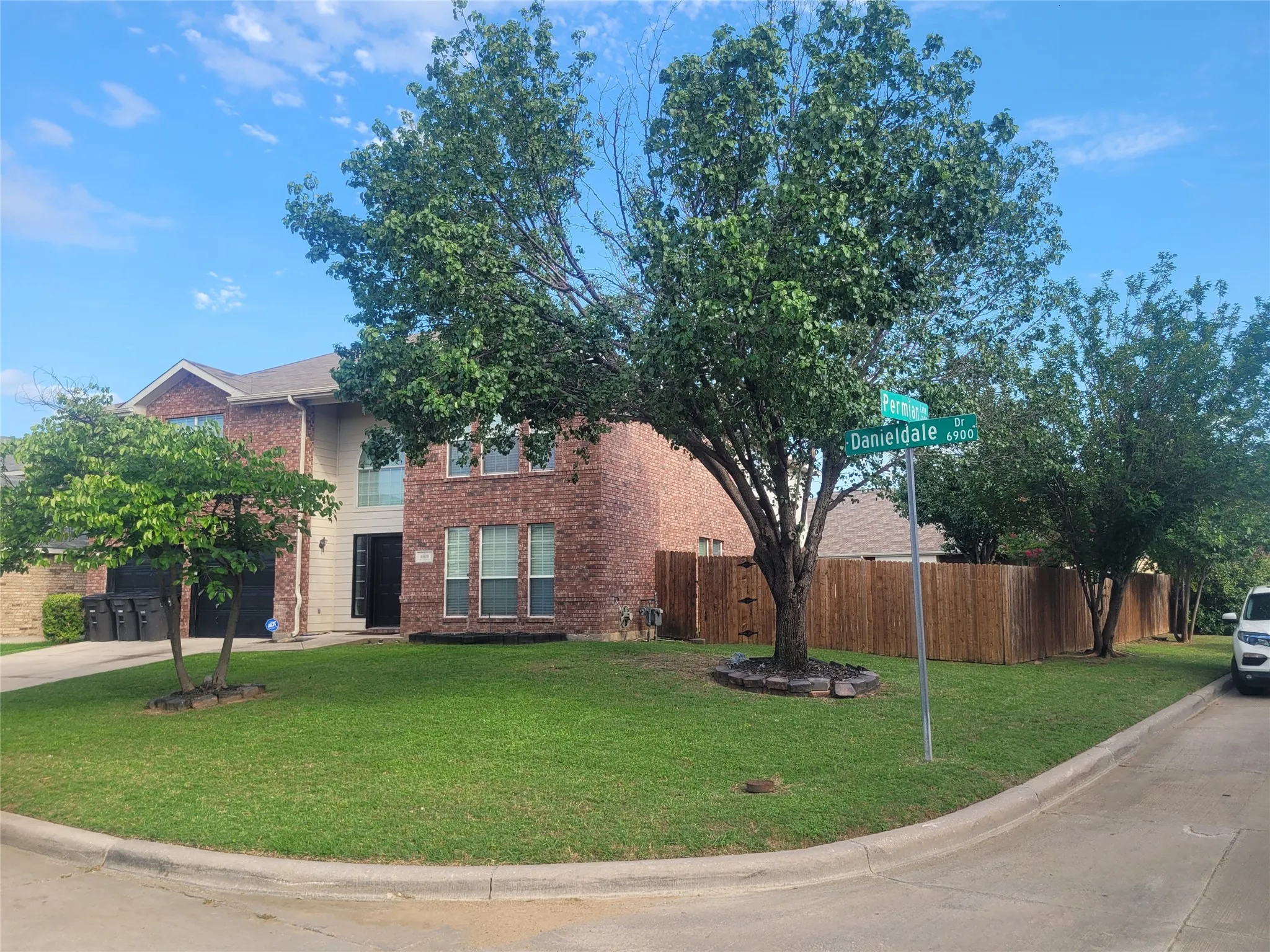 Single Family Residence For Sale in Tarrant County , 6920 Danieldale Drive, Fort Worth, Texas 76137, 5 Bedroom, 3 Bathroom, 2 Garage spaces, 3,992 Sqft, built in 2002, mls#21321119, Real Estate Agent in Fort Worth, Homes For Sale in Tarrant county, Homes For Sale in Fort Worth, Realtor in Fort Worth Texas, Real Estate Brokerage Independent Realty Texas, Luminita Cordes Realtor