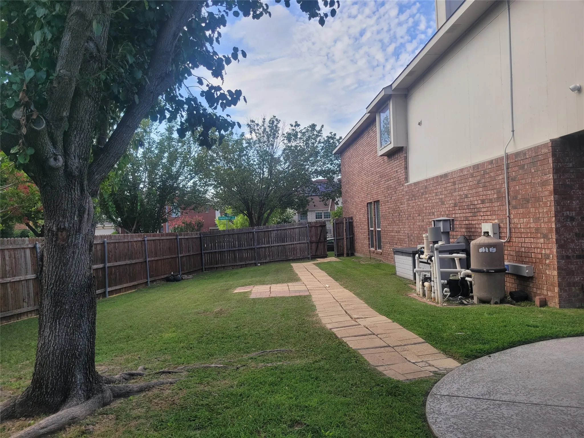 Single Family Residence For Sale in Tarrant County , 6920 Danieldale Drive, Fort Worth, Texas 76137, 5 Bedroom, 3 Bathroom, 2 Garage spaces, 3,992 Sqft, built in 2002, mls#21321119, Real Estate Agent in Fort Worth, Homes For Sale in Tarrant county, Homes For Sale in Fort Worth, Realtor in Fort Worth Texas, Real Estate Brokerage Independent Realty Texas, Luminita Cordes Realtor