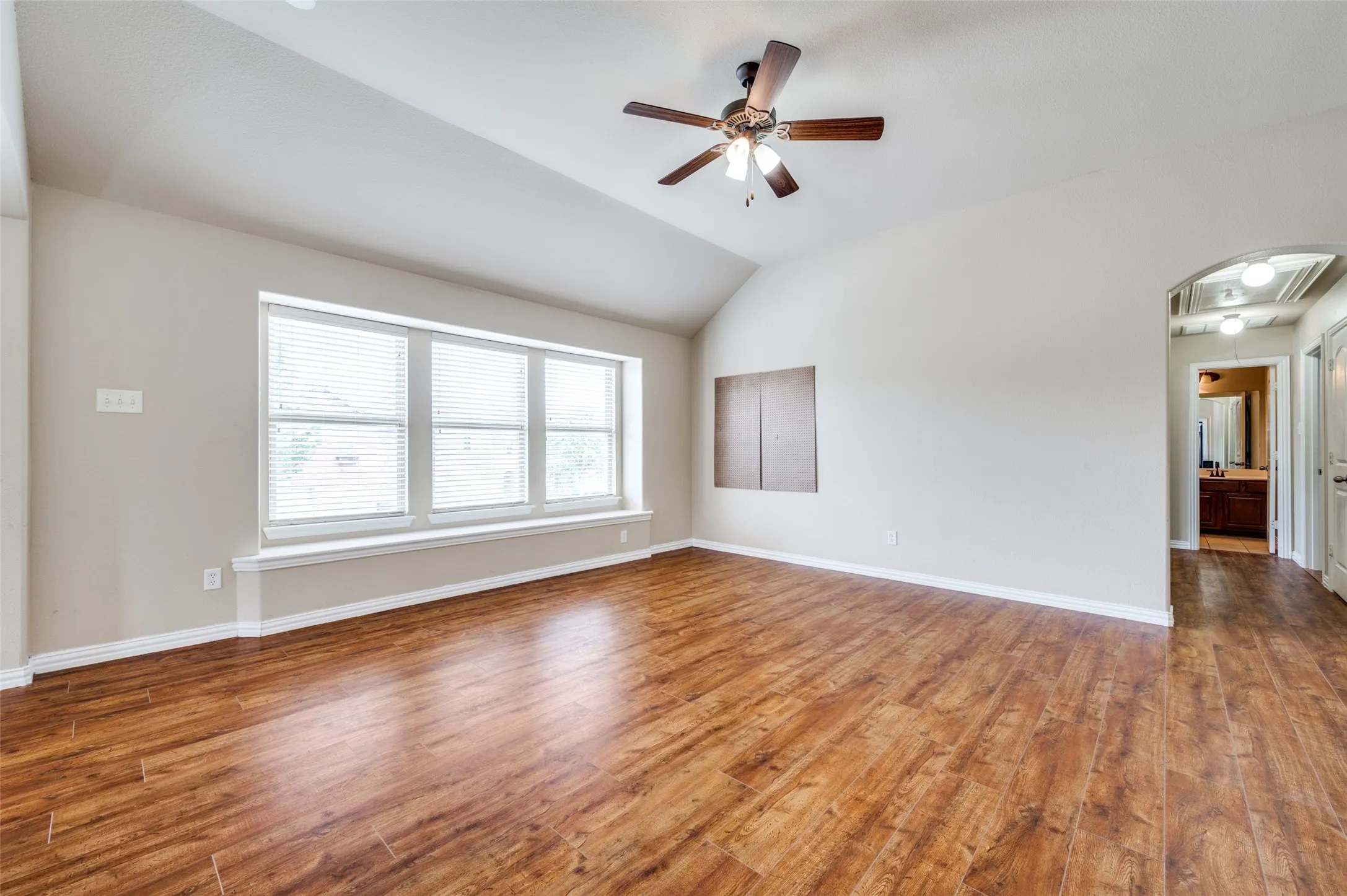 Single Family Residence For Rent in Collin County , 10632 Bolivar Drive, Mc Kinney, Texas 75072, 4 Bedroom, 4 Bathroom, 2 Garage spaces, 3,088 Sqft, built in 2008, mls#21348274, Real Estate Agent in Mc Kinney, Homes For Rent in Collin county, Homes For Rent in Mc Kinney, Realtor in Mc Kinney Texas, Real Estate Brokerage Independent Realty Texas, Luminita Cordes Realtor