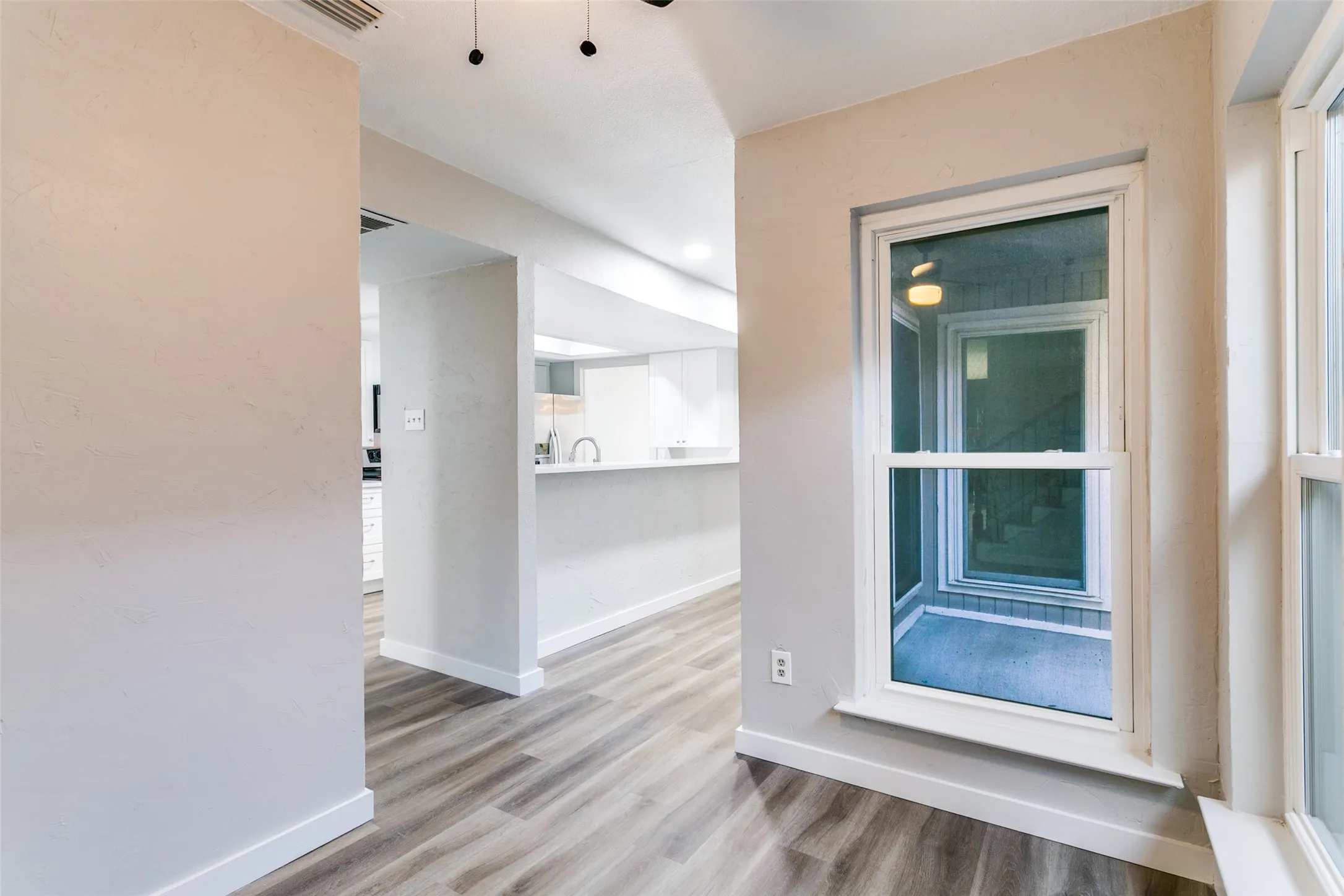 Townhouse For Sale in Dallas County , 2112 Misty Meadow Court, Carrollton, Texas 75006, 2 Bedrooms, 3 Bathrooms, 1 Garage spaces, 1,850 Sqft, built in 1979, Price $327,500, mls#21348318, Real Estate Agent in Carrollton, Homes For Sale in Dallas county, Homes For Sale in Carrollton, Realtor in Carrollton Texas, Real Estate Brokerage Independent Realty Texas, Luminita Cordes Realtor