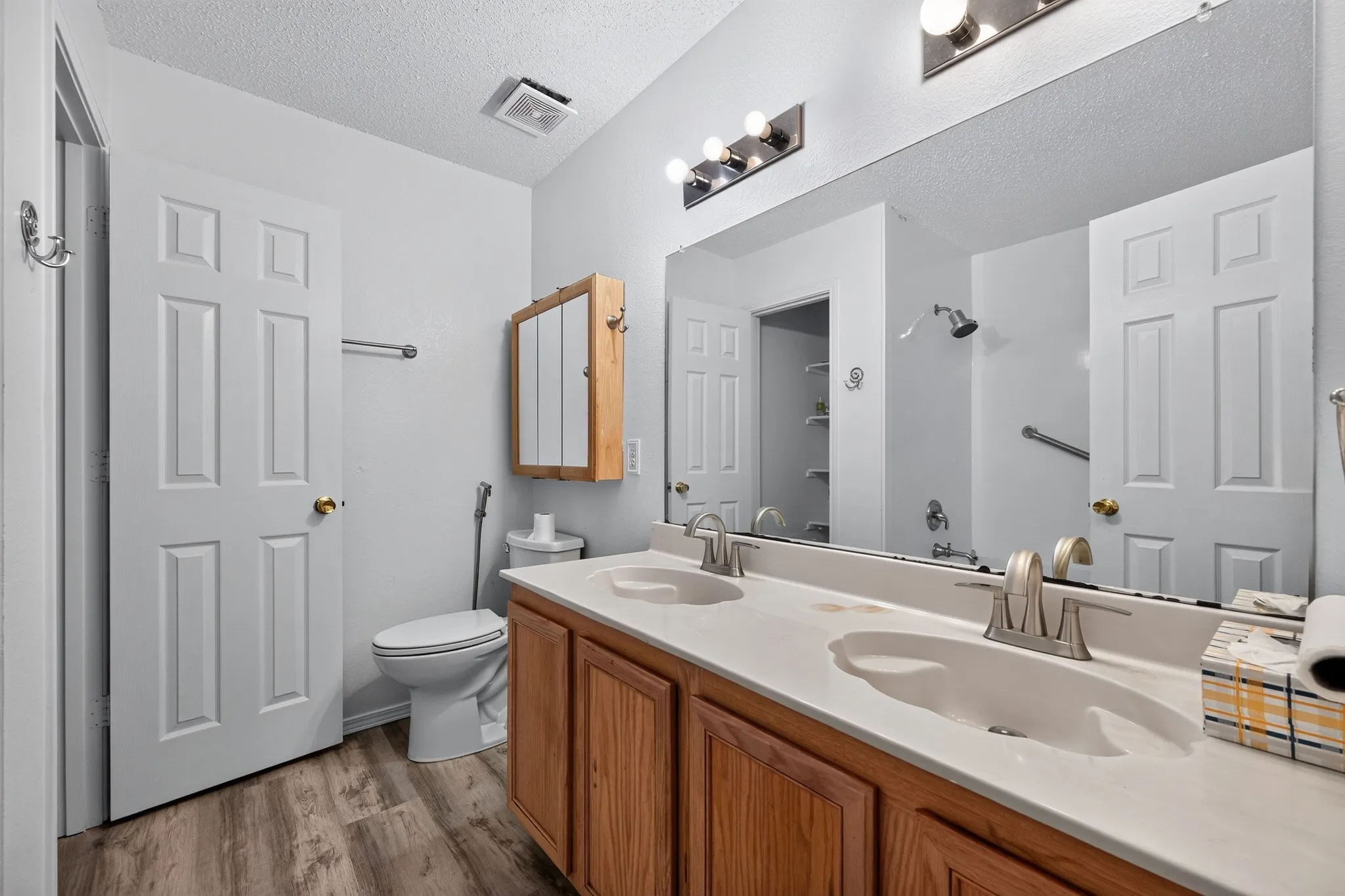 Single Family Residence For Rent in Tarrant County , 5416 Temecula Road, Fort Worth, Texas 76244, 3 Bedrooms, 2 Bathrooms, 2 Garage spaces, 1,868 Sqft, built in 2003, Price $2,150, mls#21346255, Real Estate Agent in Fort Worth, Homes For Rent in Tarrant county, Homes For Rent in Fort Worth, Realtor in Fort Worth Texas, Real Estate Brokerage Independent Realty Texas, Luminita Cordes Realtor