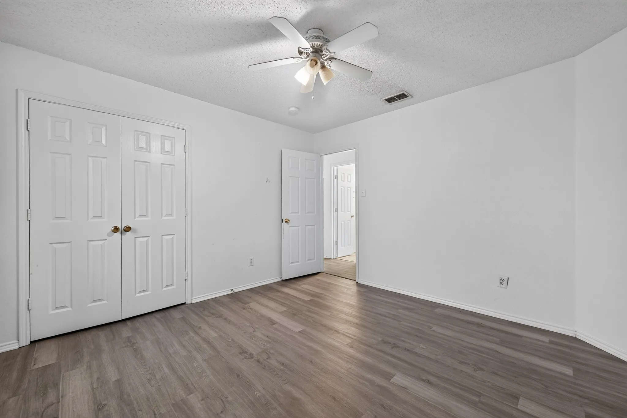 Single Family Residence For Rent in Tarrant County , 5416 Temecula Road, Fort Worth, Texas 76244, 3 Bedrooms, 2 Bathrooms, 2 Garage spaces, 1,868 Sqft, built in 2003, Price $2,150, mls#21346255, Real Estate Agent in Fort Worth, Homes For Rent in Tarrant county, Homes For Rent in Fort Worth, Realtor in Fort Worth Texas, Real Estate Brokerage Independent Realty Texas, Luminita Cordes Realtor