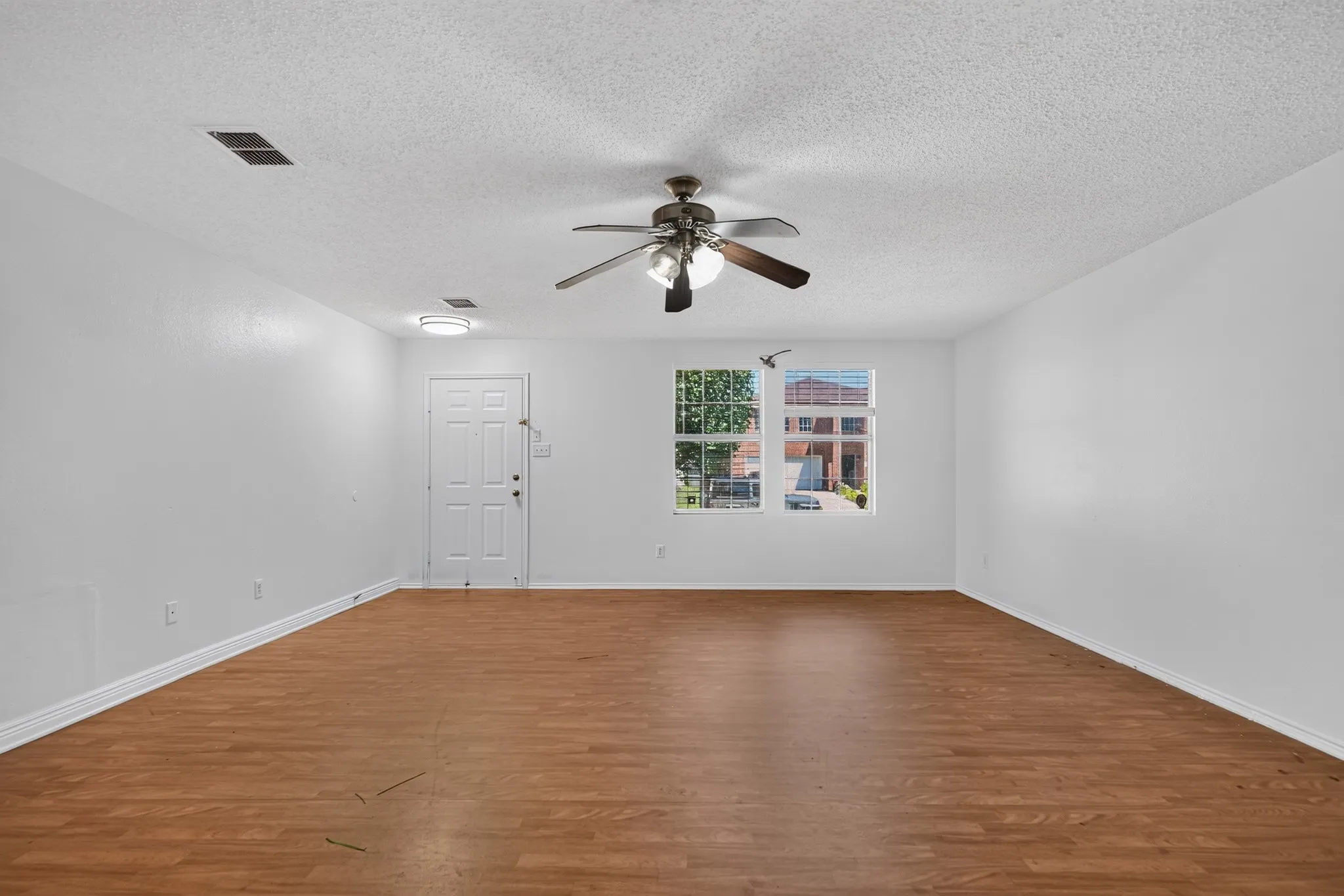 Single Family Residence For Rent in Tarrant County , 5416 Temecula Road, Fort Worth, Texas 76244, 3 Bedrooms, 2 Bathrooms, 2 Garage spaces, 1,868 Sqft, built in 2003, Price $2,150, mls#21346255, Real Estate Agent in Fort Worth, Homes For Rent in Tarrant county, Homes For Rent in Fort Worth, Realtor in Fort Worth Texas, Real Estate Brokerage Independent Realty Texas, Luminita Cordes Realtor