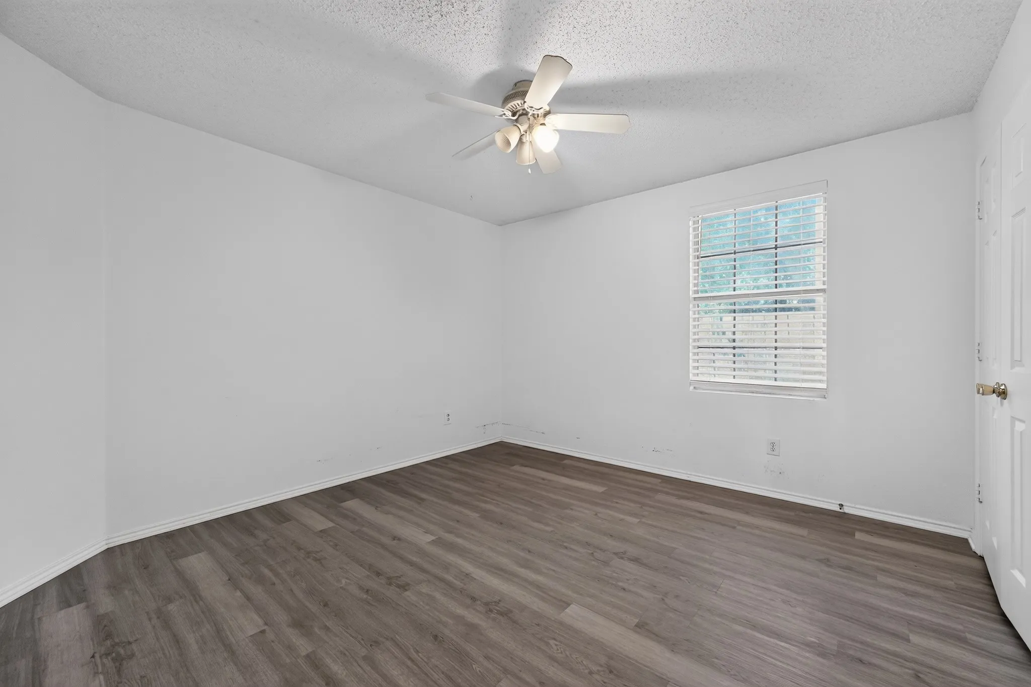 Single Family Residence For Rent in Tarrant County , 5416 Temecula Road, Fort Worth, Texas 76244, 3 Bedrooms, 2 Bathrooms, 2 Garage spaces, 1,868 Sqft, built in 2003, Price $2,150, mls#21346255, Real Estate Agent in Fort Worth, Homes For Rent in Tarrant county, Homes For Rent in Fort Worth, Realtor in Fort Worth Texas, Real Estate Brokerage Independent Realty Texas, Luminita Cordes Realtor