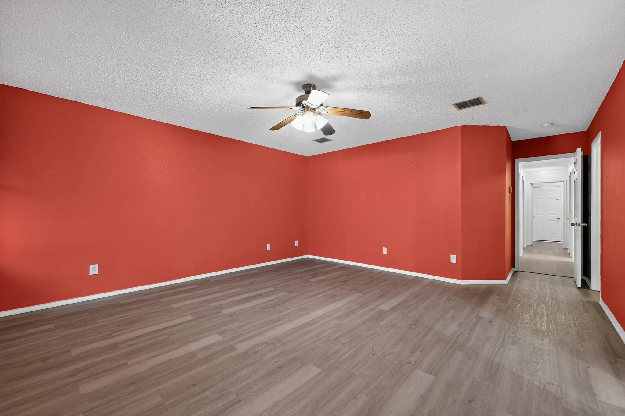 Single Family Residence For Rent in Tarrant County , 5416 Temecula Road, Fort Worth, Texas 76244, 3 Bedrooms, 2 Bathrooms, 2 Garage spaces, 1,868 Sqft, built in 2003, Price $2,150, mls#21346255, Real Estate Agent in Fort Worth, Homes For Rent in Tarrant county, Homes For Rent in Fort Worth, Realtor in Fort Worth Texas, Real Estate Brokerage Independent Realty Texas, Luminita Cordes Realtor