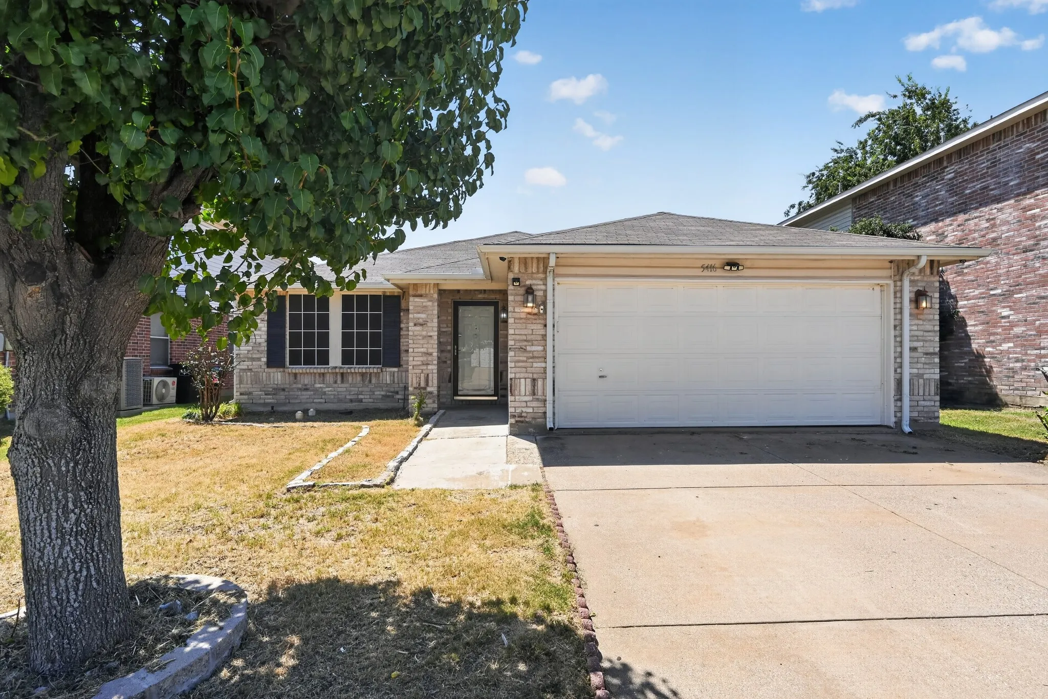Single Family Residence For Rent in Tarrant County , 5416 Temecula Road, Fort Worth, Texas 76244, 3 Bedrooms, 2 Bathrooms, 2 Garage spaces, 1,868 Sqft, built in 2003, Price $2,150, mls#21346255, Real Estate Agent in Fort Worth, Homes For Rent in Tarrant county, Homes For Rent in Fort Worth, Realtor in Fort Worth Texas, Real Estate Brokerage Independent Realty Texas, Luminita Cordes Realtor