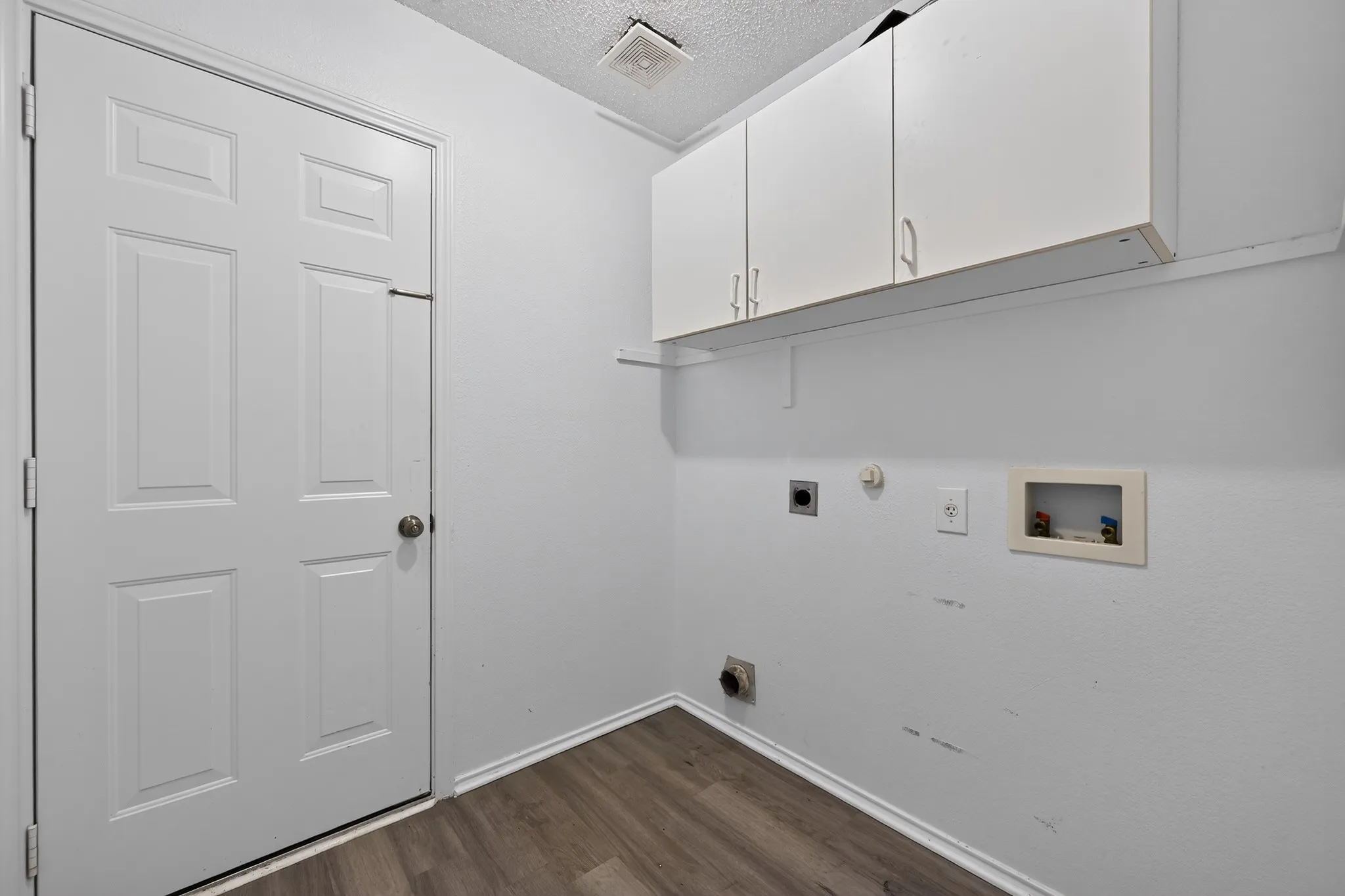 Single Family Residence For Rent in Tarrant County , 5416 Temecula Road, Fort Worth, Texas 76244, 3 Bedrooms, 2 Bathrooms, 2 Garage spaces, 1,868 Sqft, built in 2003, Price $2,150, mls#21346255, Real Estate Agent in Fort Worth, Homes For Rent in Tarrant county, Homes For Rent in Fort Worth, Realtor in Fort Worth Texas, Real Estate Brokerage Independent Realty Texas, Luminita Cordes Realtor