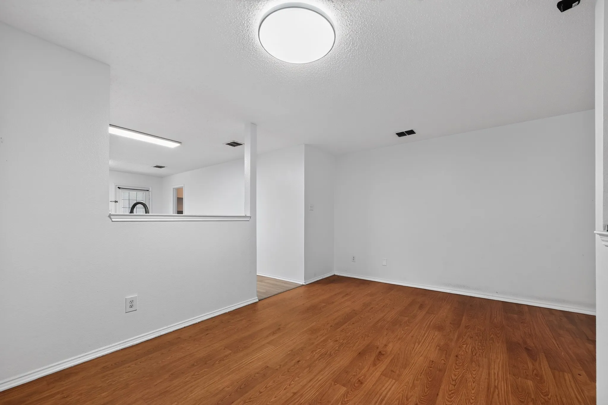 Single Family Residence For Rent in Tarrant County , 5416 Temecula Road, Fort Worth, Texas 76244, 3 Bedrooms, 2 Bathrooms, 2 Garage spaces, 1,868 Sqft, built in 2003, Price $2,150, mls#21346255, Real Estate Agent in Fort Worth, Homes For Rent in Tarrant county, Homes For Rent in Fort Worth, Realtor in Fort Worth Texas, Real Estate Brokerage Independent Realty Texas, Luminita Cordes Realtor