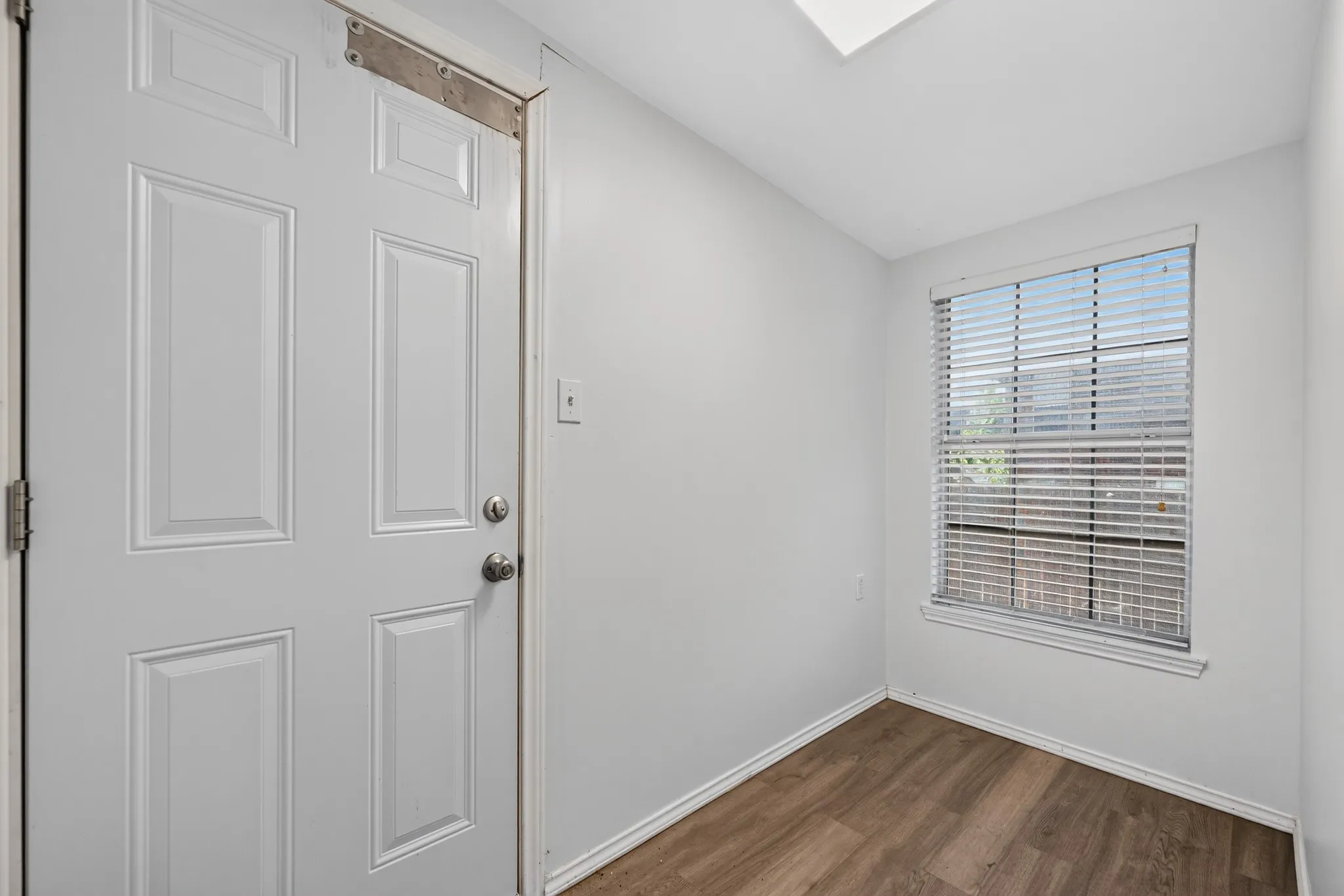 Single Family Residence For Rent in Tarrant County , 5416 Temecula Road, Fort Worth, Texas 76244, 3 Bedrooms, 2 Bathrooms, 2 Garage spaces, 1,868 Sqft, built in 2003, Price $2,150, mls#21346255, Real Estate Agent in Fort Worth, Homes For Rent in Tarrant county, Homes For Rent in Fort Worth, Realtor in Fort Worth Texas, Real Estate Brokerage Independent Realty Texas, Luminita Cordes Realtor
