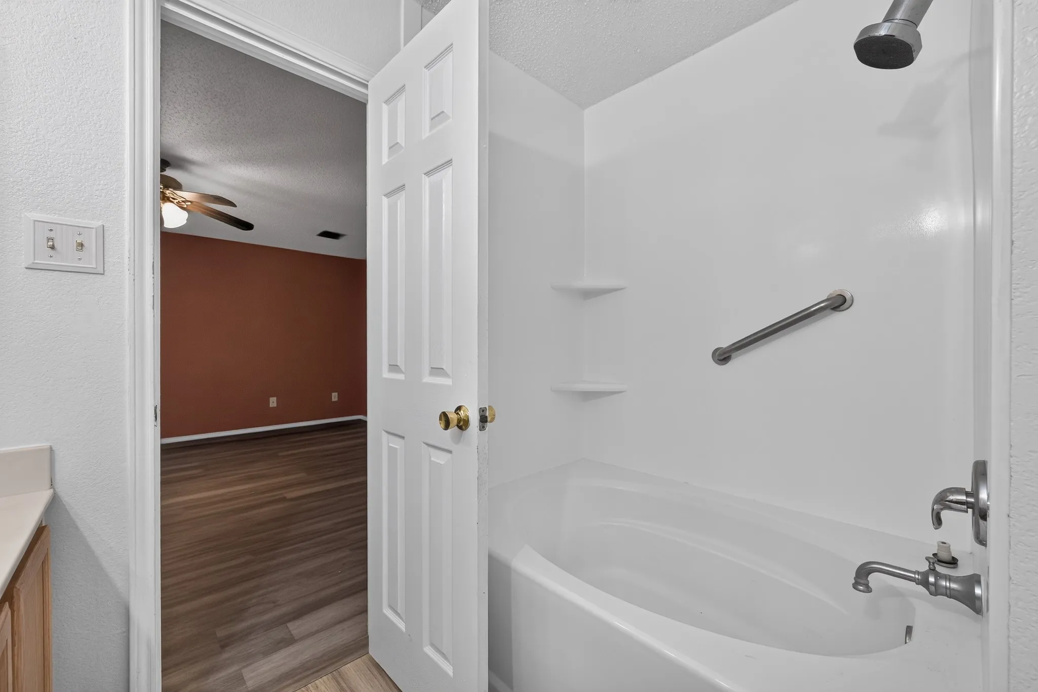 Single Family Residence For Rent in Tarrant County , 5416 Temecula Road, Fort Worth, Texas 76244, 3 Bedrooms, 2 Bathrooms, 2 Garage spaces, 1,868 Sqft, built in 2003, Price $2,150, mls#21346255, Real Estate Agent in Fort Worth, Homes For Rent in Tarrant county, Homes For Rent in Fort Worth, Realtor in Fort Worth Texas, Real Estate Brokerage Independent Realty Texas, Luminita Cordes Realtor