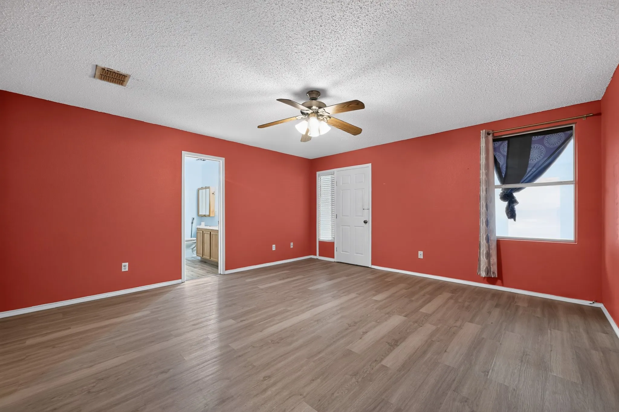 Single Family Residence For Rent in Tarrant County , 5416 Temecula Road, Fort Worth, Texas 76244, 3 Bedrooms, 2 Bathrooms, 2 Garage spaces, 1,868 Sqft, built in 2003, Price $2,150, mls#21346255, Real Estate Agent in Fort Worth, Homes For Rent in Tarrant county, Homes For Rent in Fort Worth, Realtor in Fort Worth Texas, Real Estate Brokerage Independent Realty Texas, Luminita Cordes Realtor