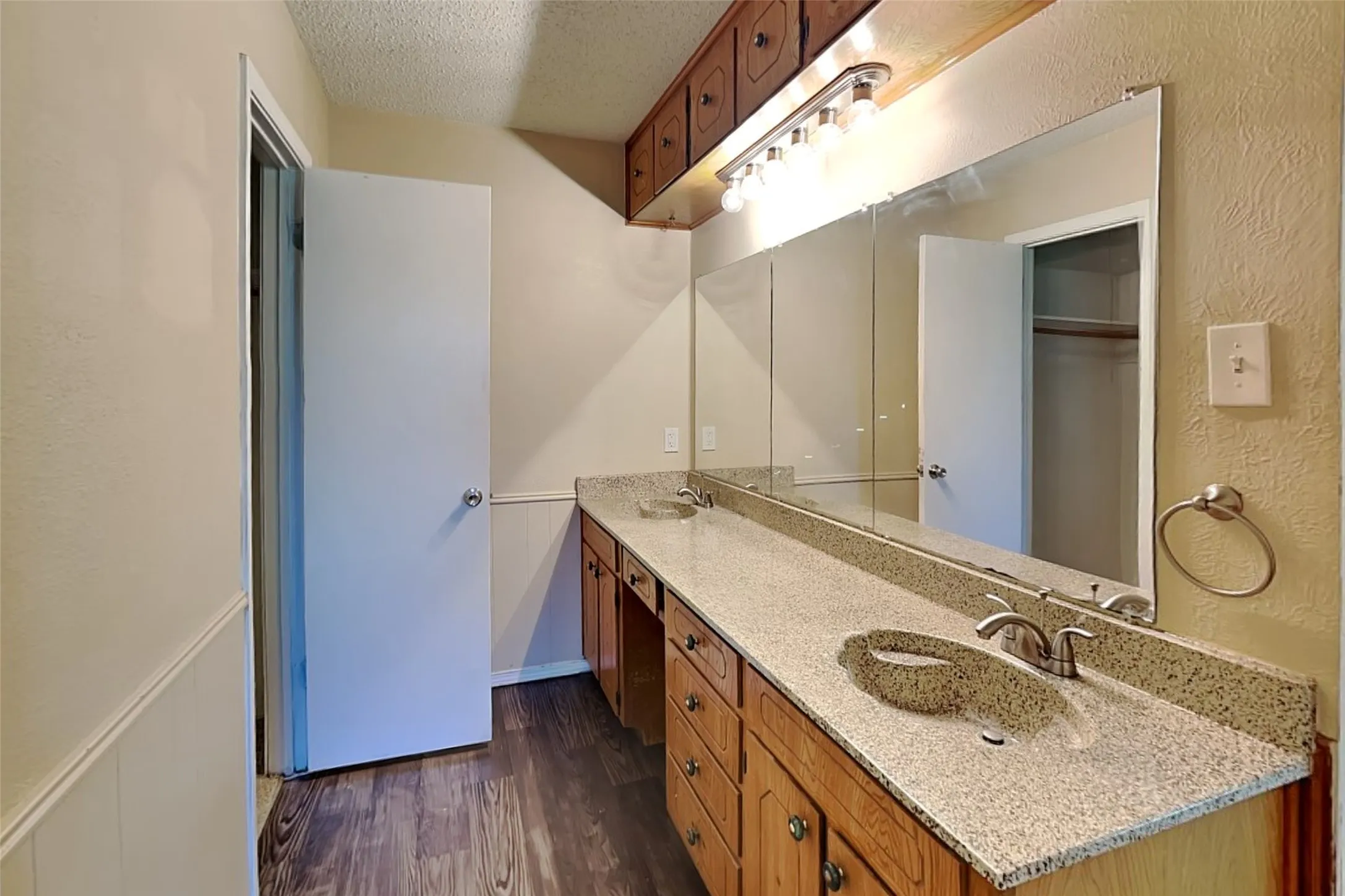 Single Family Residence For Rent in Tarrant County , 7465 Timberhill Drive, North Richland Hills, Texas 76182, 3 Bedroom, 2 Bathroom, 2 Garage spaces, 1,434 Sqft, built in 1980, mls#21348320, Real Estate Agent in North Richland Hills, Homes For Rent in Tarrant county, Homes For Rent in North Richland Hills, Realtor in North Richland Hills Texas, Real Estate Brokerage Independent Realty Texas, Luminita Cordes Realtor