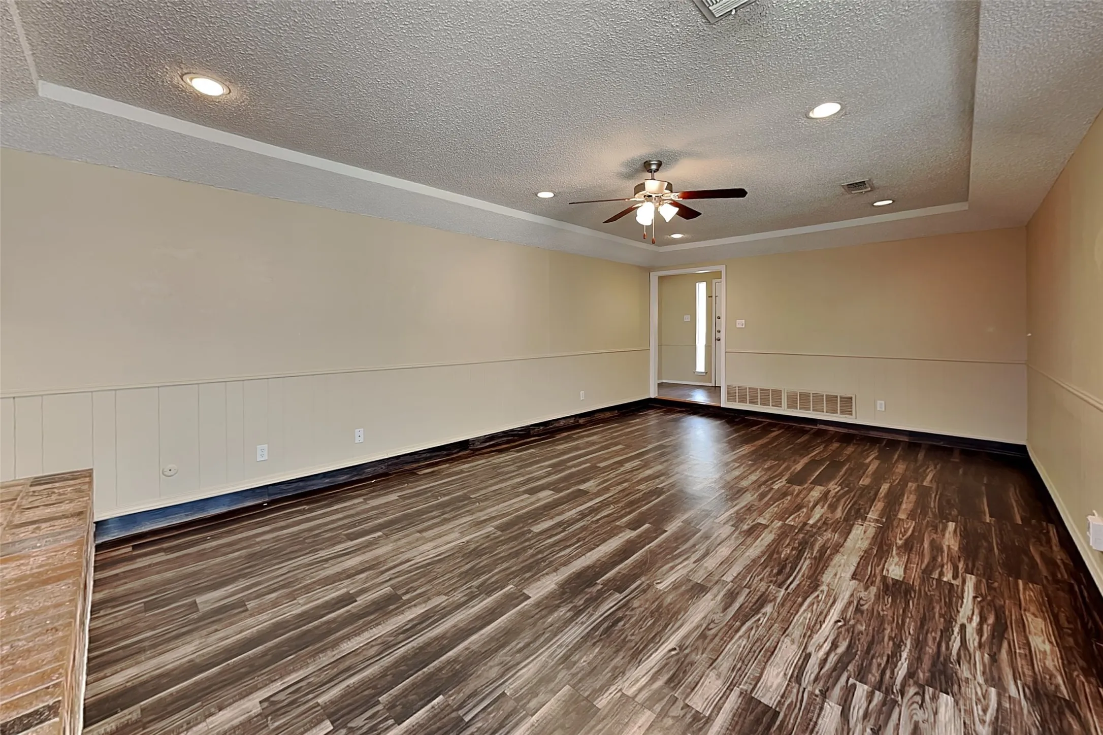 Single Family Residence For Rent in Tarrant County , 7465 Timberhill Drive, North Richland Hills, Texas 76182, 3 Bedroom, 2 Bathroom, 2 Garage spaces, 1,434 Sqft, built in 1980, mls#21348320, Real Estate Agent in North Richland Hills, Homes For Rent in Tarrant county, Homes For Rent in North Richland Hills, Realtor in North Richland Hills Texas, Real Estate Brokerage Independent Realty Texas, Luminita Cordes Realtor