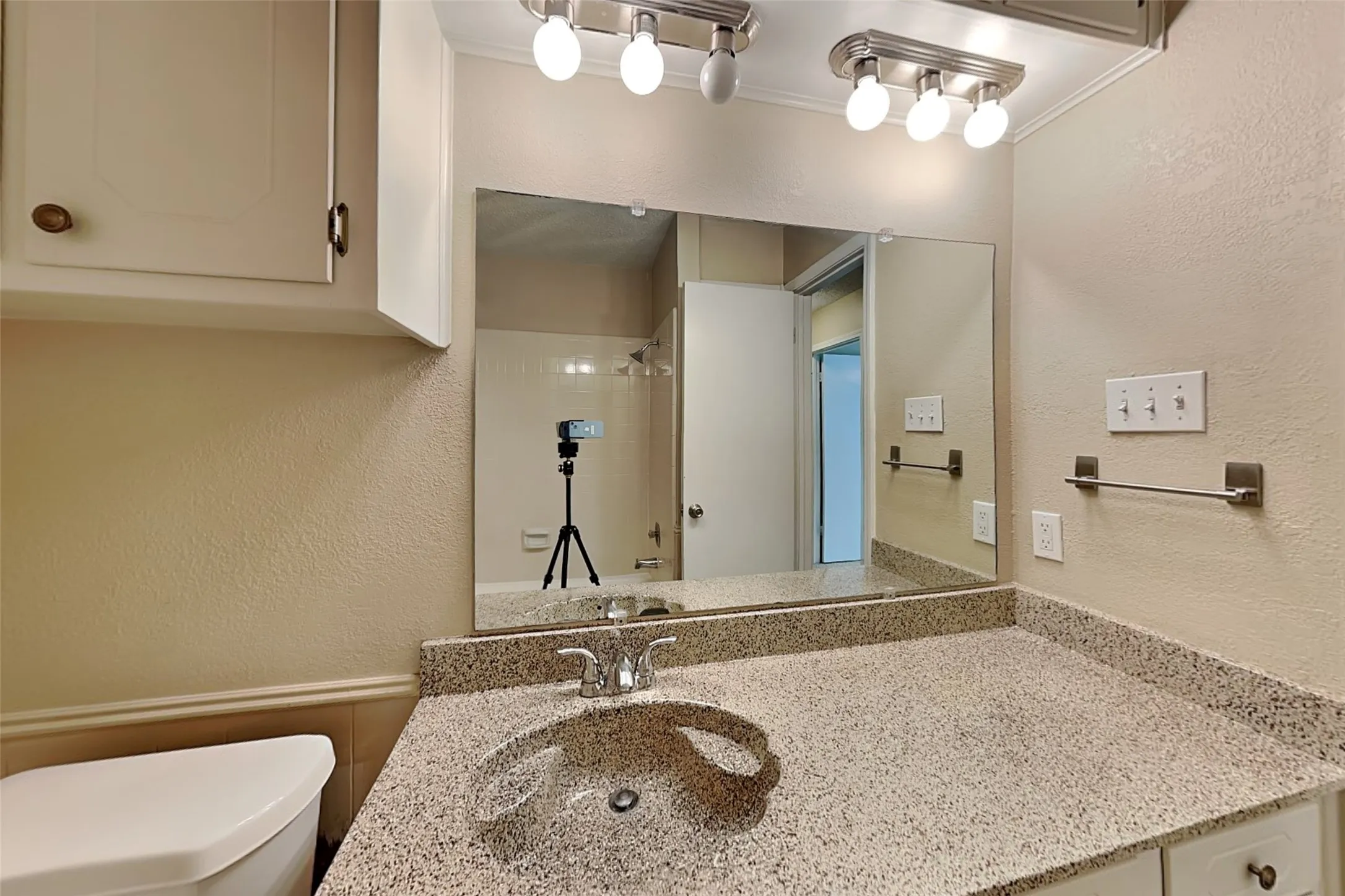 Single Family Residence For Rent in Tarrant County , 7465 Timberhill Drive, North Richland Hills, Texas 76182, 3 Bedroom, 2 Bathroom, 2 Garage spaces, 1,434 Sqft, built in 1980, mls#21348320, Real Estate Agent in North Richland Hills, Homes For Rent in Tarrant county, Homes For Rent in North Richland Hills, Realtor in North Richland Hills Texas, Real Estate Brokerage Independent Realty Texas, Luminita Cordes Realtor