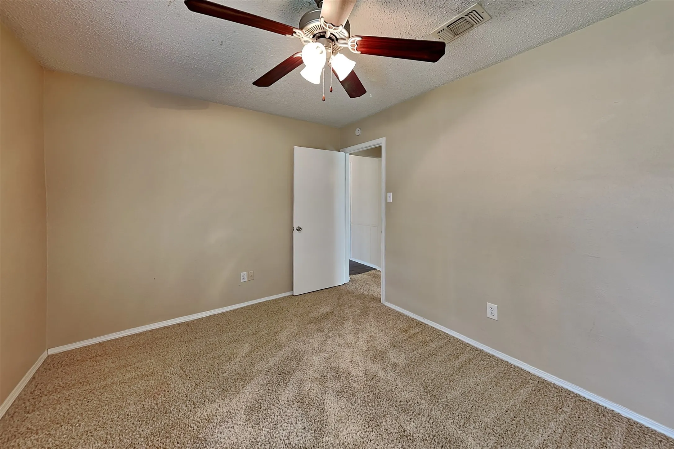 Single Family Residence For Rent in Tarrant County , 7465 Timberhill Drive, North Richland Hills, Texas 76182, 3 Bedroom, 2 Bathroom, 2 Garage spaces, 1,434 Sqft, built in 1980, mls#21348320, Real Estate Agent in North Richland Hills, Homes For Rent in Tarrant county, Homes For Rent in North Richland Hills, Realtor in North Richland Hills Texas, Real Estate Brokerage Independent Realty Texas, Luminita Cordes Realtor