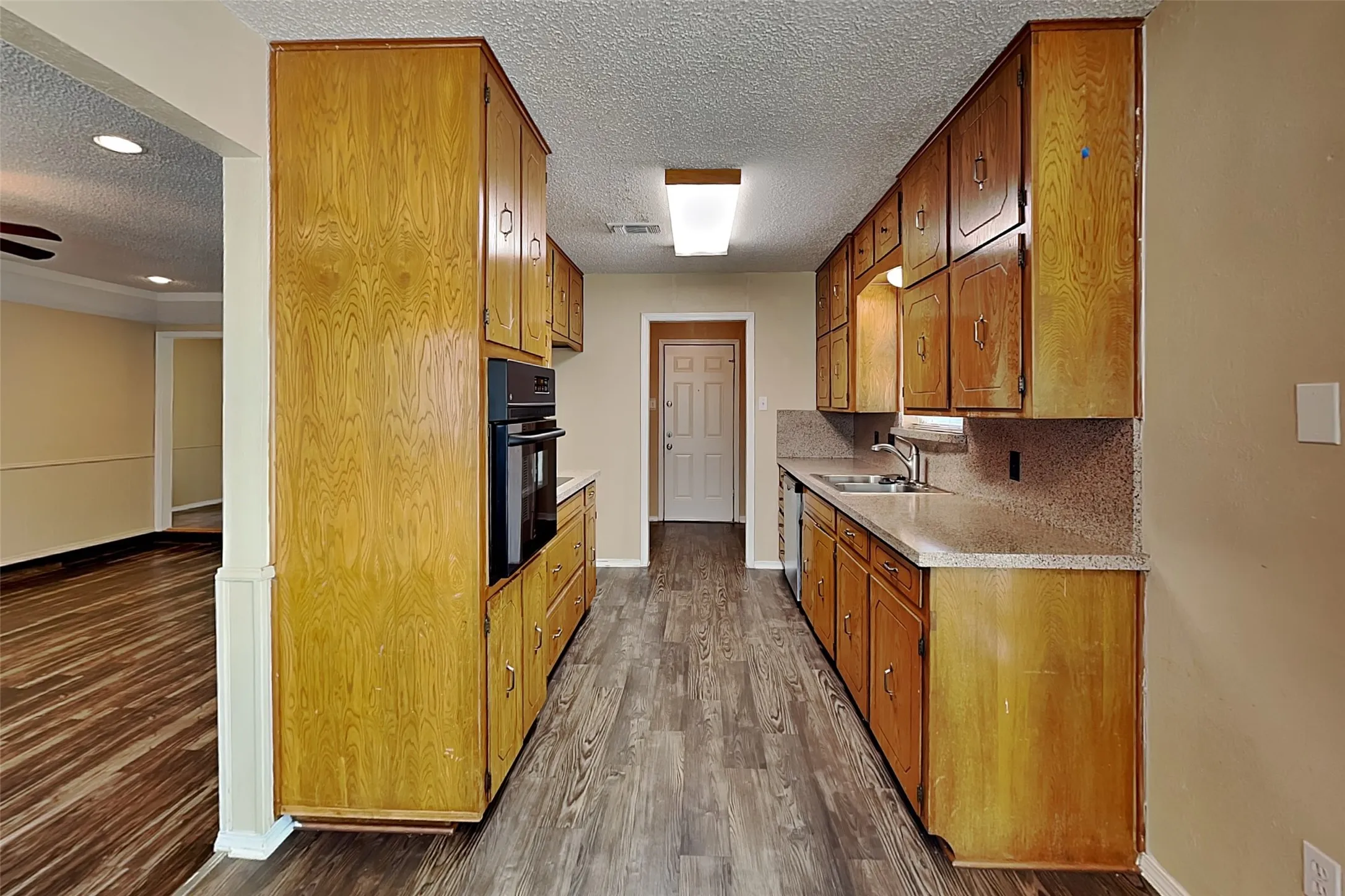 Single Family Residence For Rent in Tarrant County , 7465 Timberhill Drive, North Richland Hills, Texas 76182, 3 Bedroom, 2 Bathroom, 2 Garage spaces, 1,434 Sqft, built in 1980, mls#21348320, Real Estate Agent in North Richland Hills, Homes For Rent in Tarrant county, Homes For Rent in North Richland Hills, Realtor in North Richland Hills Texas, Real Estate Brokerage Independent Realty Texas, Luminita Cordes Realtor