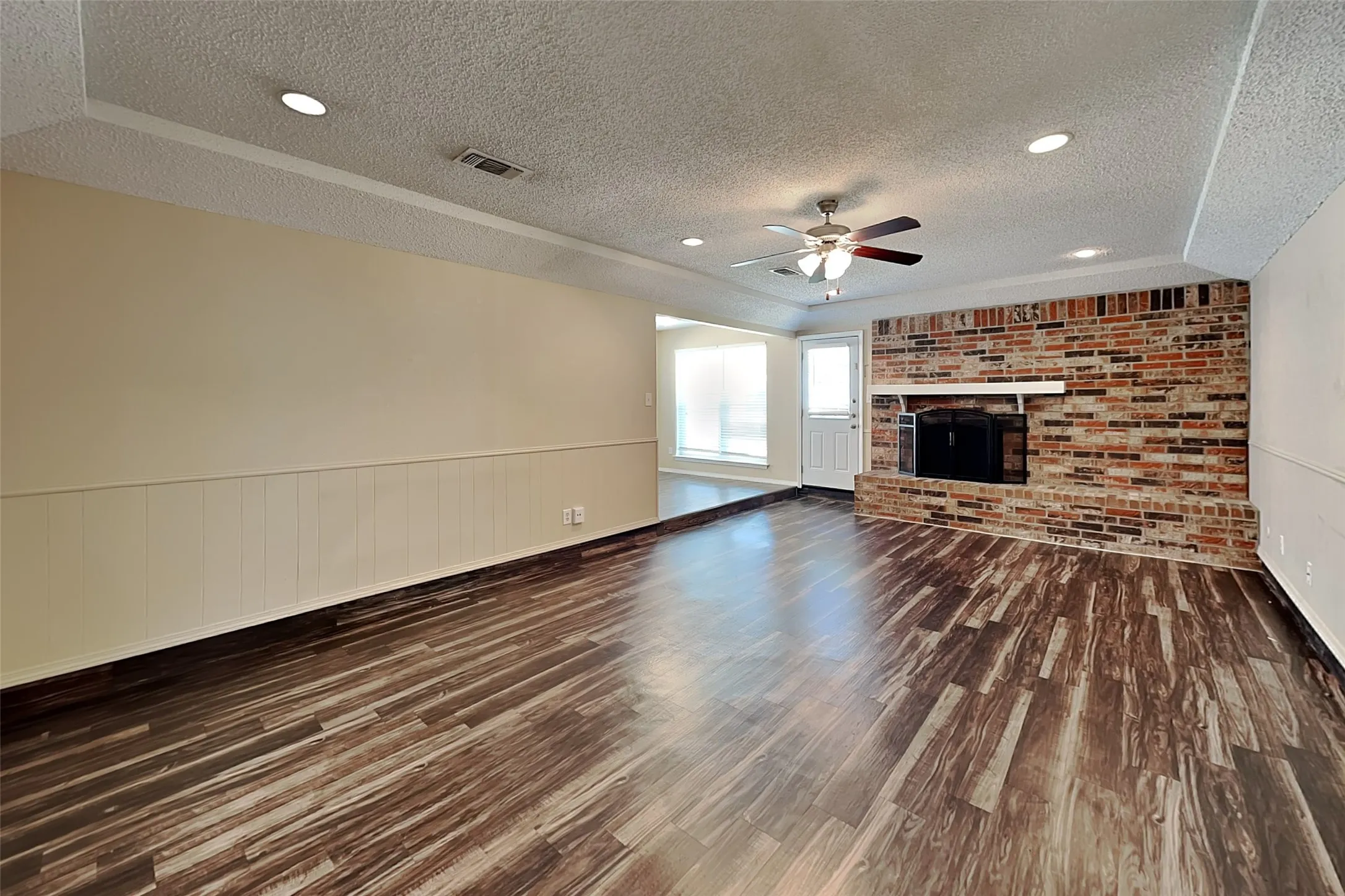 Single Family Residence For Rent in Tarrant County , 7465 Timberhill Drive, North Richland Hills, Texas 76182, 3 Bedroom, 2 Bathroom, 2 Garage spaces, 1,434 Sqft, built in 1980, mls#21348320, Real Estate Agent in North Richland Hills, Homes For Rent in Tarrant county, Homes For Rent in North Richland Hills, Realtor in North Richland Hills Texas, Real Estate Brokerage Independent Realty Texas, Luminita Cordes Realtor
