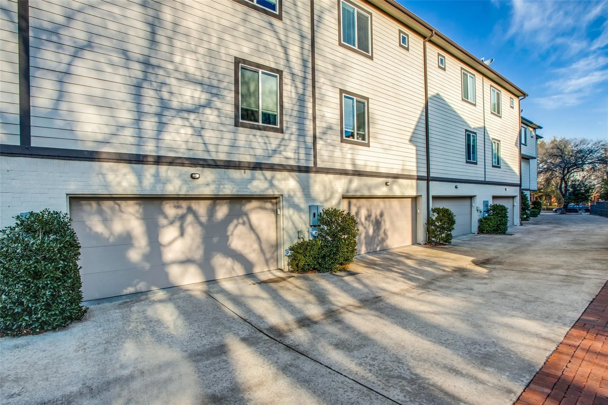Townhouse For Rent in Dallas County , 5930 Hudson Street 9, Dallas, Texas 75206, 2 Bedroom, 3 Bathroom, 2 Garage spaces, 1,550 Sqft, built in 2015, mls#21348325, Real Estate Agent in Dallas, Homes For Rent in Dallas county, Homes For Rent in Dallas, Realtor in Dallas Texas, Real Estate Brokerage Independent Realty Texas, Luminita Cordes Realtor