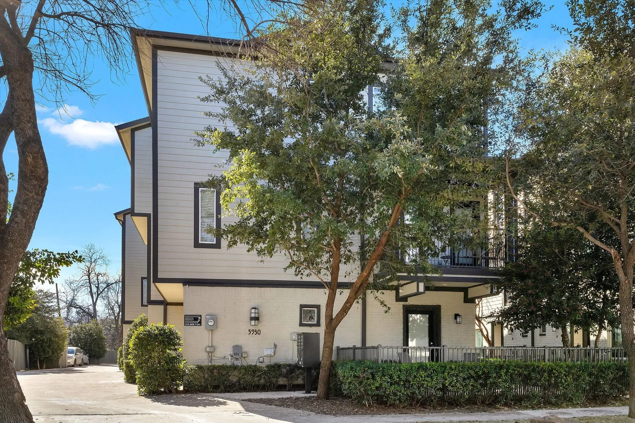 Townhouse For Rent in Dallas County , 5930 Hudson Street 9, Dallas, Texas 75206, 2 Bedroom, 3 Bathroom, 2 Garage spaces, 1,550 Sqft, built in 2015, mls#21348325, Real Estate Agent in Dallas, Homes For Rent in Dallas county, Homes For Rent in Dallas, Realtor in Dallas Texas, Real Estate Brokerage Independent Realty Texas, Luminita Cordes Realtor