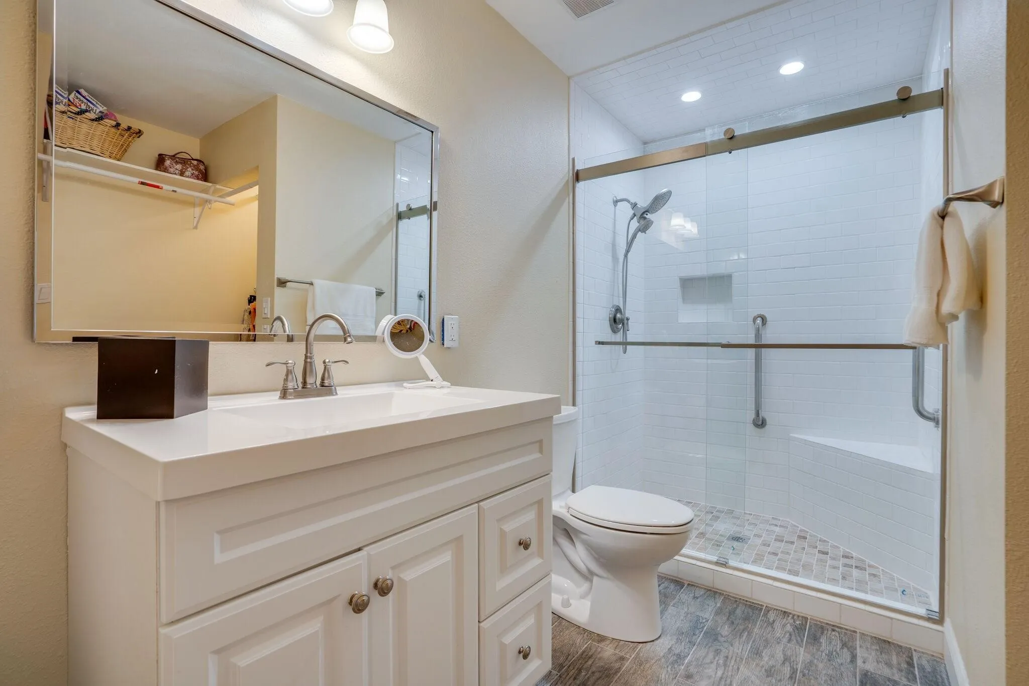 Master ensuite bath