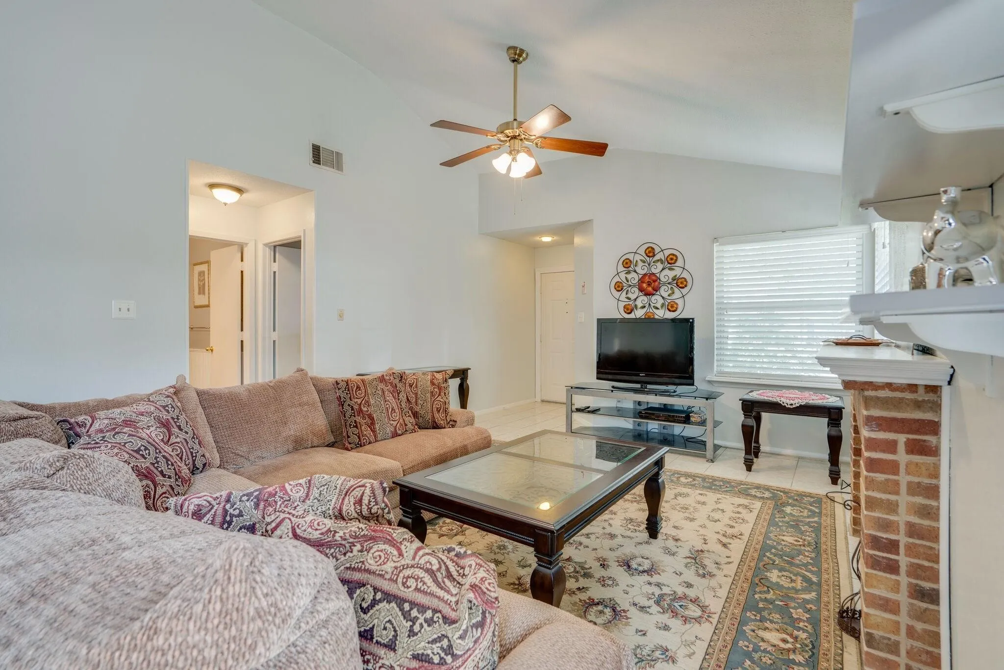 Single Family Residence For Sale in Denton County , 625 Prairie Dell Street, Lewisville, Texas 75067, 2 Bedroom, 2 Bathroom, 1 Garage spaces, 1,118 Sqft, built in 1983, mls#21348327, Real Estate Agent in Lewisville, Homes For Sale in Denton county, Homes For Sale in Lewisville, Realtor in Lewisville Texas, Real Estate Brokerage Independent Realty Texas, Luminita Cordes Realtor