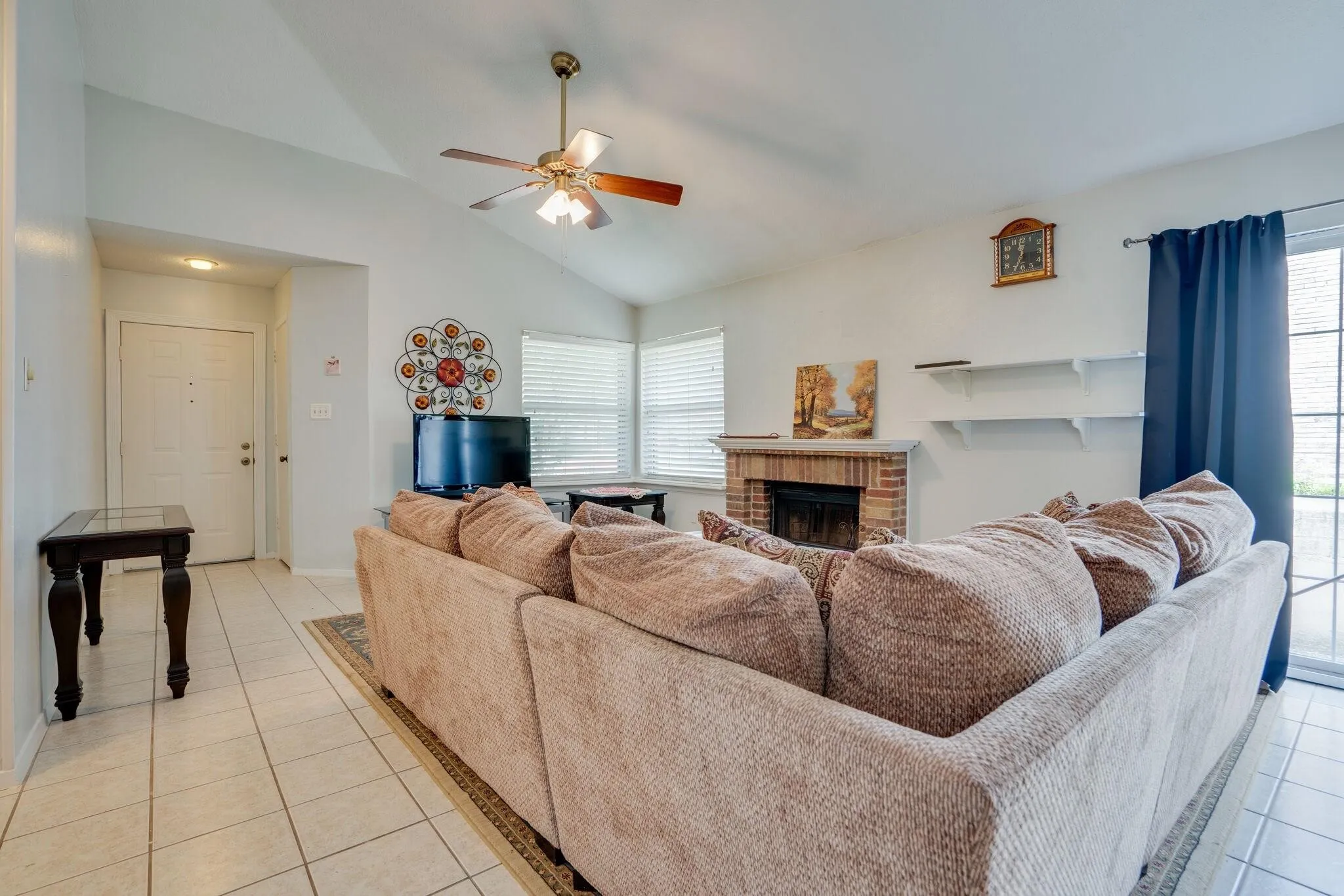 Single Family Residence For Sale in Denton County , 625 Prairie Dell Street, Lewisville, Texas 75067, 2 Bedroom, 2 Bathroom, 1 Garage spaces, 1,118 Sqft, built in 1983, mls#21348327, Real Estate Agent in Lewisville, Homes For Sale in Denton county, Homes For Sale in Lewisville, Realtor in Lewisville Texas, Real Estate Brokerage Independent Realty Texas, Luminita Cordes Realtor