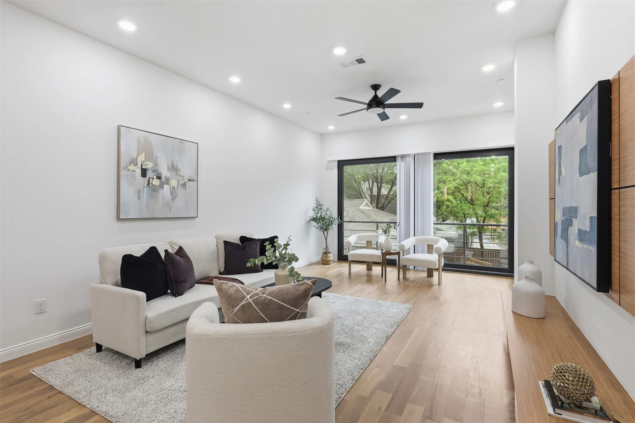 Condominium For Rent in Dallas County , 1920 Caddo Street 204, Dallas, Texas 75204, 2 Bedrooms, 3 Bathrooms, 2 Garage spaces, 1,977 Sqft, built in 2023, Price $3,350, mls#21348334, Real Estate Agent in Dallas, Homes For Rent in Dallas county, Homes For Rent in Dallas, Realtor in Dallas Texas, Real Estate Brokerage Independent Realty Texas, Luminita Cordes Realtor