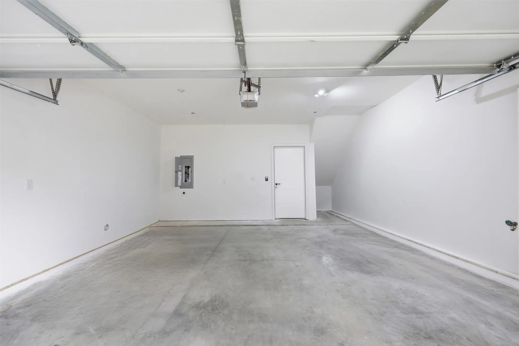 Condominium For Rent in Dallas County , 1920 Caddo Street 204, Dallas, Texas 75204, 2 Bedrooms, 3 Bathrooms, 2 Garage spaces, 1,977 Sqft, built in 2023, Price $3,350, mls#21348334, Real Estate Agent in Dallas, Homes For Rent in Dallas county, Homes For Rent in Dallas, Realtor in Dallas Texas, Real Estate Brokerage Independent Realty Texas, Luminita Cordes Realtor