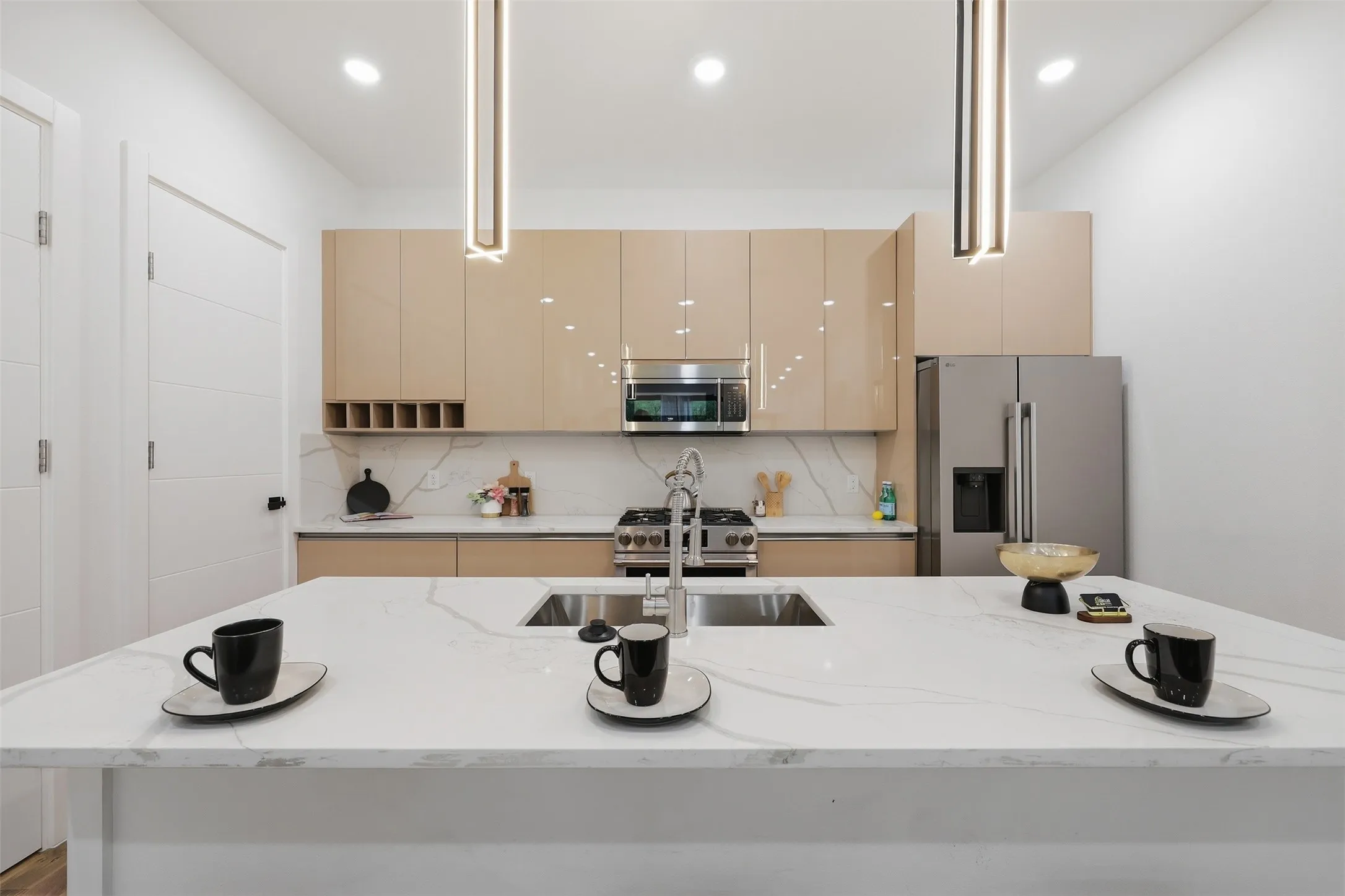 Condominium For Rent in Dallas County , 1920 Caddo Street 204, Dallas, Texas 75204, 2 Bedrooms, 3 Bathrooms, 2 Garage spaces, 1,977 Sqft, built in 2023, Price $3,350, mls#21348334, Real Estate Agent in Dallas, Homes For Rent in Dallas county, Homes For Rent in Dallas, Realtor in Dallas Texas, Real Estate Brokerage Independent Realty Texas, Luminita Cordes Realtor