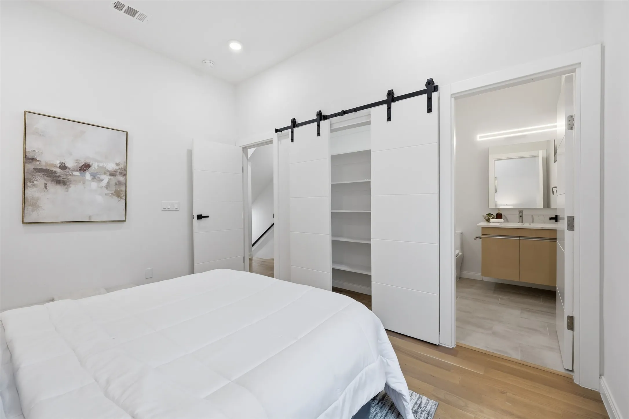 Condominium For Rent in Dallas County , 1920 Caddo Street 204, Dallas, Texas 75204, 2 Bedrooms, 3 Bathrooms, 2 Garage spaces, 1,977 Sqft, built in 2023, Price $3,350, mls#21348334, Real Estate Agent in Dallas, Homes For Rent in Dallas county, Homes For Rent in Dallas, Realtor in Dallas Texas, Real Estate Brokerage Independent Realty Texas, Luminita Cordes Realtor