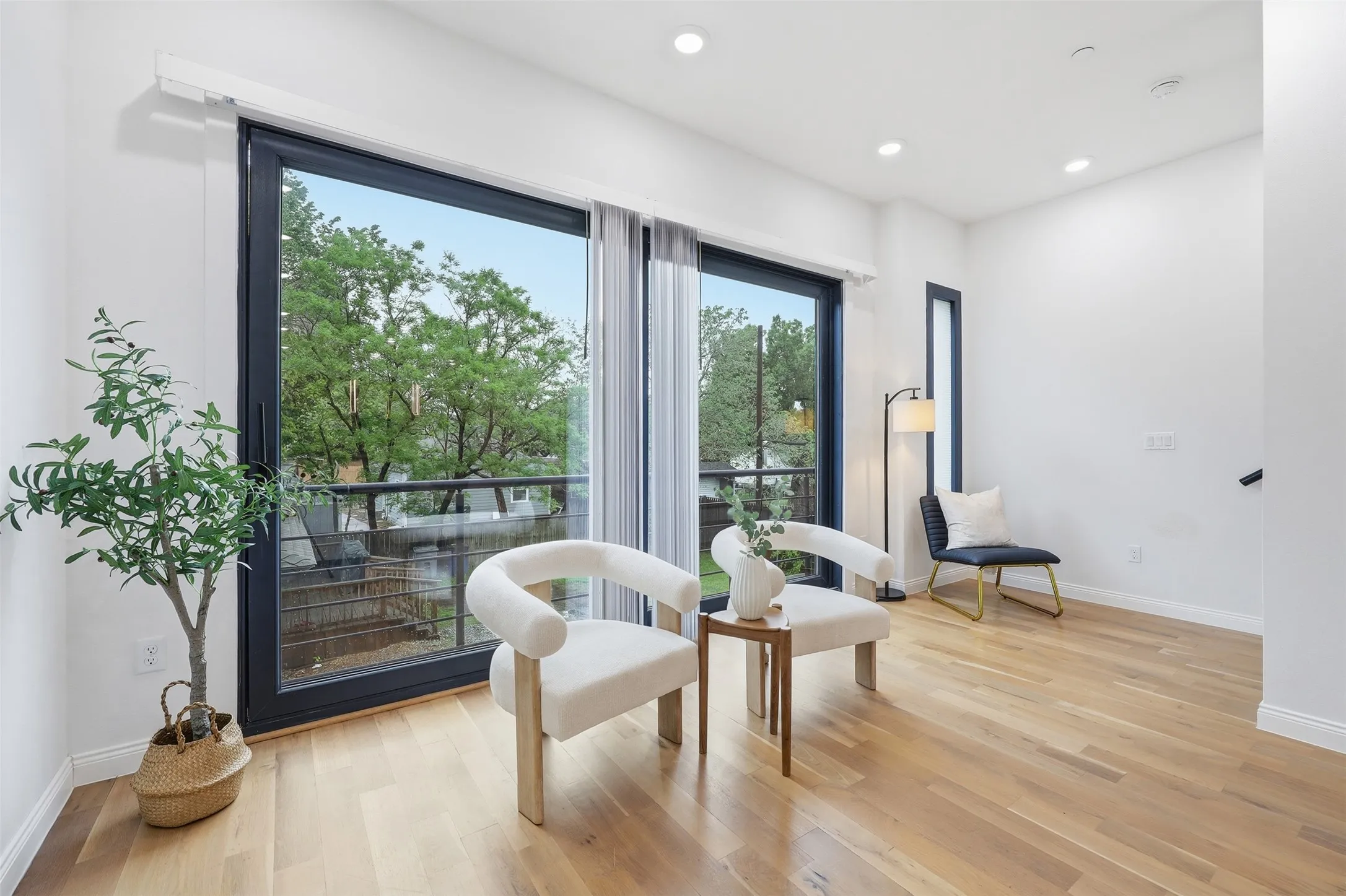 Condominium For Rent in Dallas County , 1920 Caddo Street 204, Dallas, Texas 75204, 2 Bedrooms, 3 Bathrooms, 2 Garage spaces, 1,977 Sqft, built in 2023, Price $3,350, mls#21348334, Real Estate Agent in Dallas, Homes For Rent in Dallas county, Homes For Rent in Dallas, Realtor in Dallas Texas, Real Estate Brokerage Independent Realty Texas, Luminita Cordes Realtor