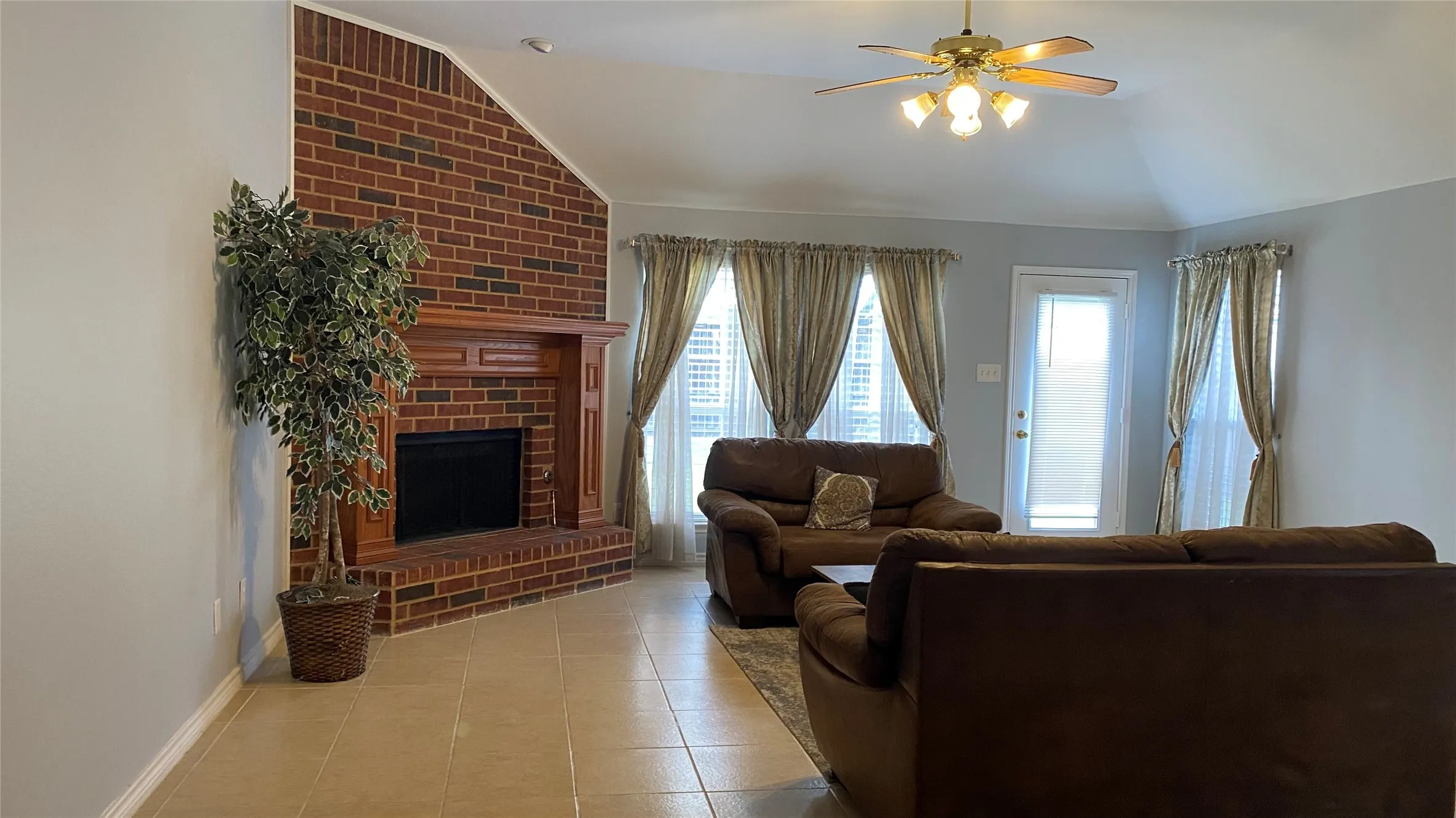 Single Family Residence For Sale in Collin County , 1326 Kingsley Court, Allen, Texas 75013, 4 Bedroom, 2 Bathroom, 2 Garage spaces, 2,209 Sqft, built in 2002, mls#21348341, Real Estate Agent in Allen, Homes For Sale in Collin county, Homes For Sale in Allen, Realtor in Allen Texas, Real Estate Brokerage Independent Realty Texas, Luminita Cordes Realtor
