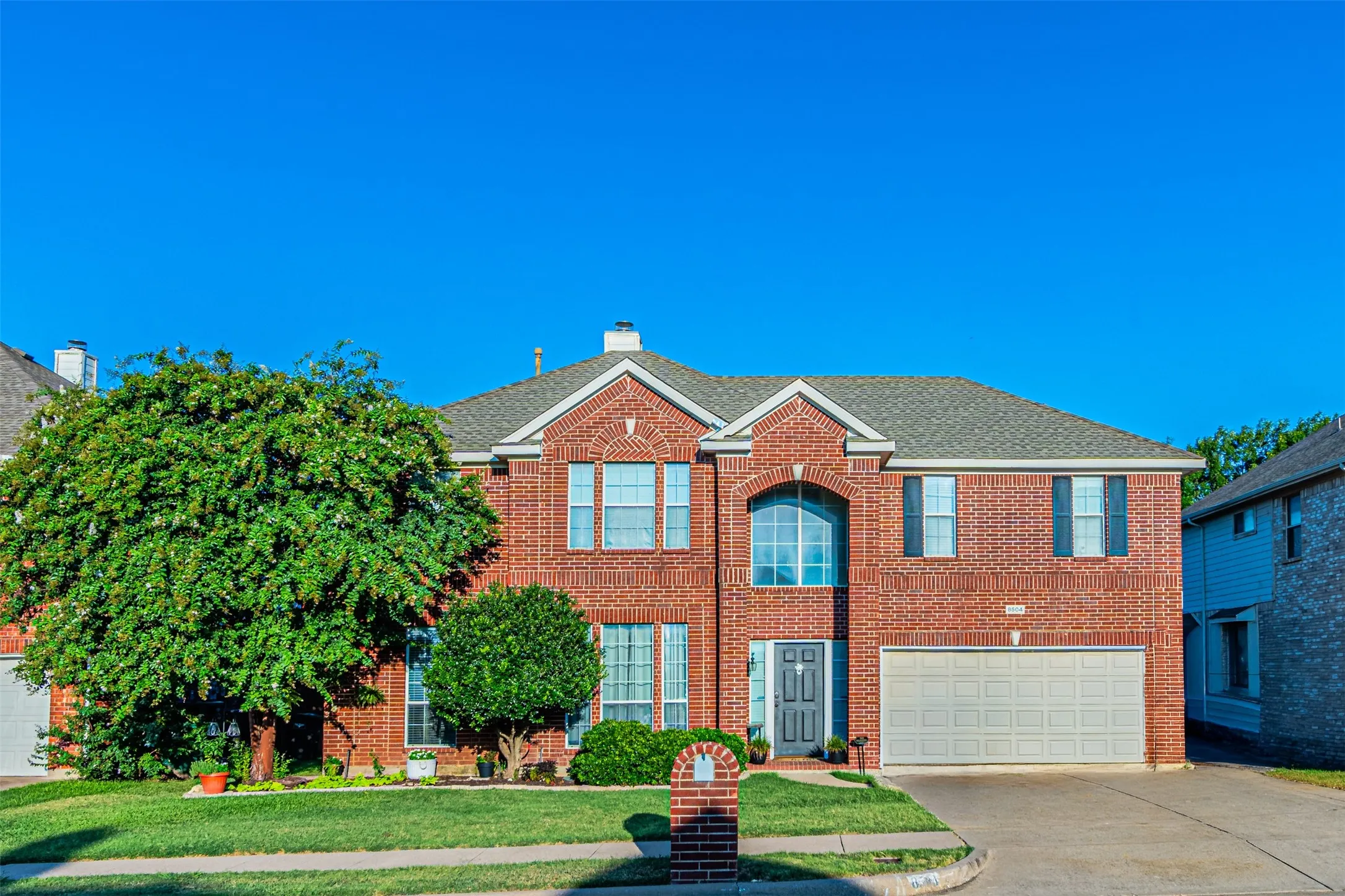 Single Family Residence For Sale in Tarrant County , 8504 Saffron Drive, Fort Worth, Texas 76123, 3 Bedroom, 3 Bathroom, 2 Garage spaces, 2,087 Sqft, built in 2002, Price $337,000, mls#21348202, Real Estate Agent in Fort Worth, Homes For Sale in Tarrant county, Homes For Sale in Fort Worth, Realtor in Fort Worth Texas, Real Estate Brokerage Independent Realty Texas, Luminita Cordes Realtor