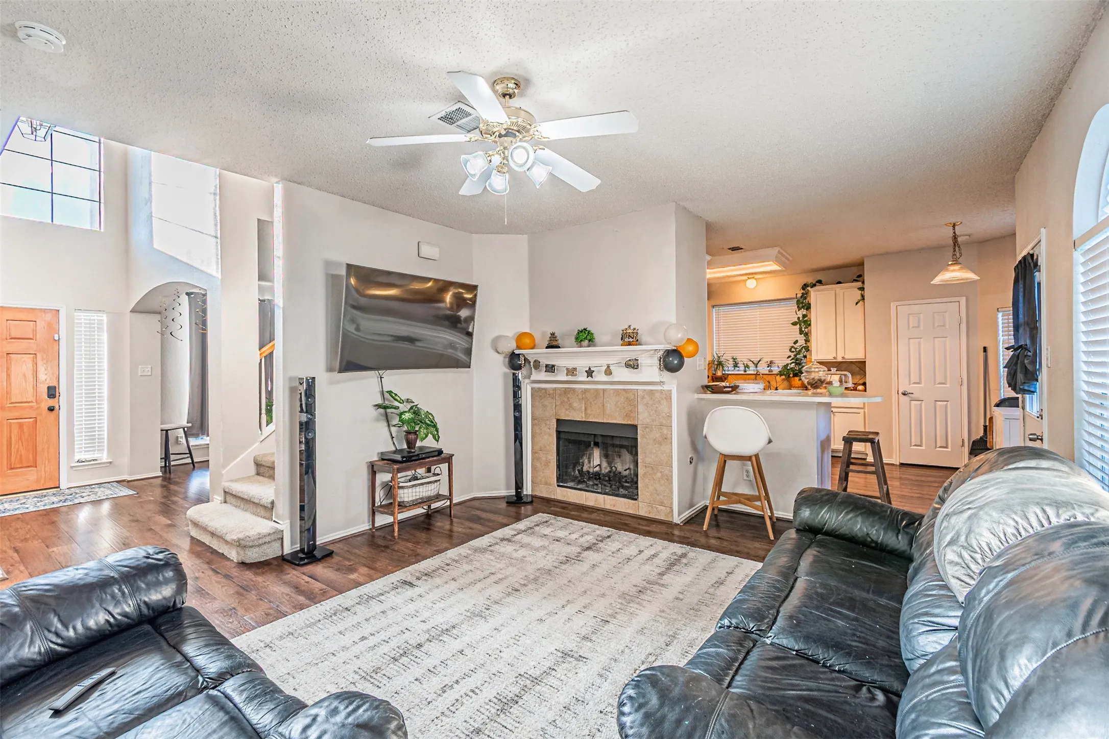 Single Family Residence For Sale in Tarrant County , 8504 Saffron Drive, Fort Worth, Texas 76123, 3 Bedroom, 3 Bathroom, 2 Garage spaces, 2,087 Sqft, built in 2002, Price $337,000, mls#21348202, Real Estate Agent in Fort Worth, Homes For Sale in Tarrant county, Homes For Sale in Fort Worth, Realtor in Fort Worth Texas, Real Estate Brokerage Independent Realty Texas, Luminita Cordes Realtor