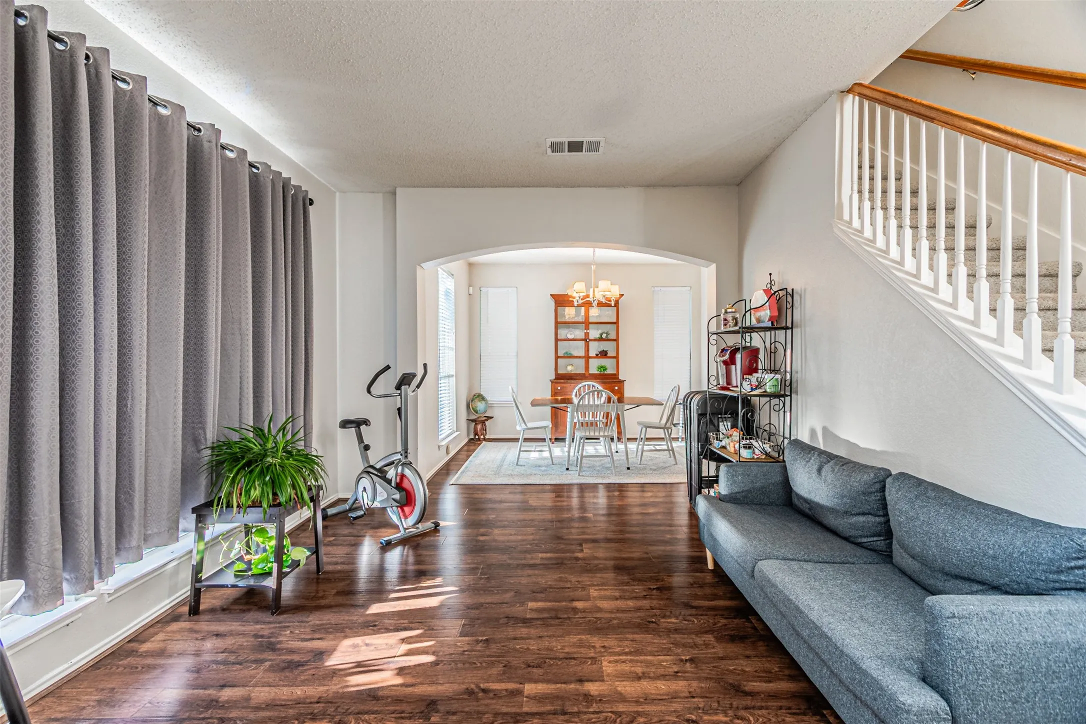 Single Family Residence For Sale in Tarrant County , 8504 Saffron Drive, Fort Worth, Texas 76123, 3 Bedroom, 3 Bathroom, 2 Garage spaces, 2,087 Sqft, built in 2002, Price $337,000, mls#21348202, Real Estate Agent in Fort Worth, Homes For Sale in Tarrant county, Homes For Sale in Fort Worth, Realtor in Fort Worth Texas, Real Estate Brokerage Independent Realty Texas, Luminita Cordes Realtor