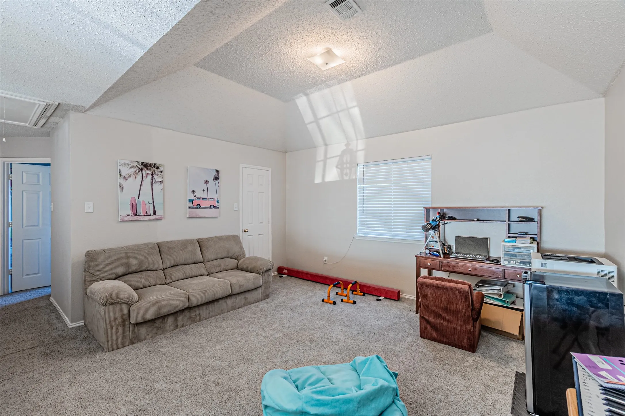 Single Family Residence For Sale in Tarrant County , 8504 Saffron Drive, Fort Worth, Texas 76123, 3 Bedroom, 3 Bathroom, 2 Garage spaces, 2,087 Sqft, built in 2002, Price $337,000, mls#21348202, Real Estate Agent in Fort Worth, Homes For Sale in Tarrant county, Homes For Sale in Fort Worth, Realtor in Fort Worth Texas, Real Estate Brokerage Independent Realty Texas, Luminita Cordes Realtor