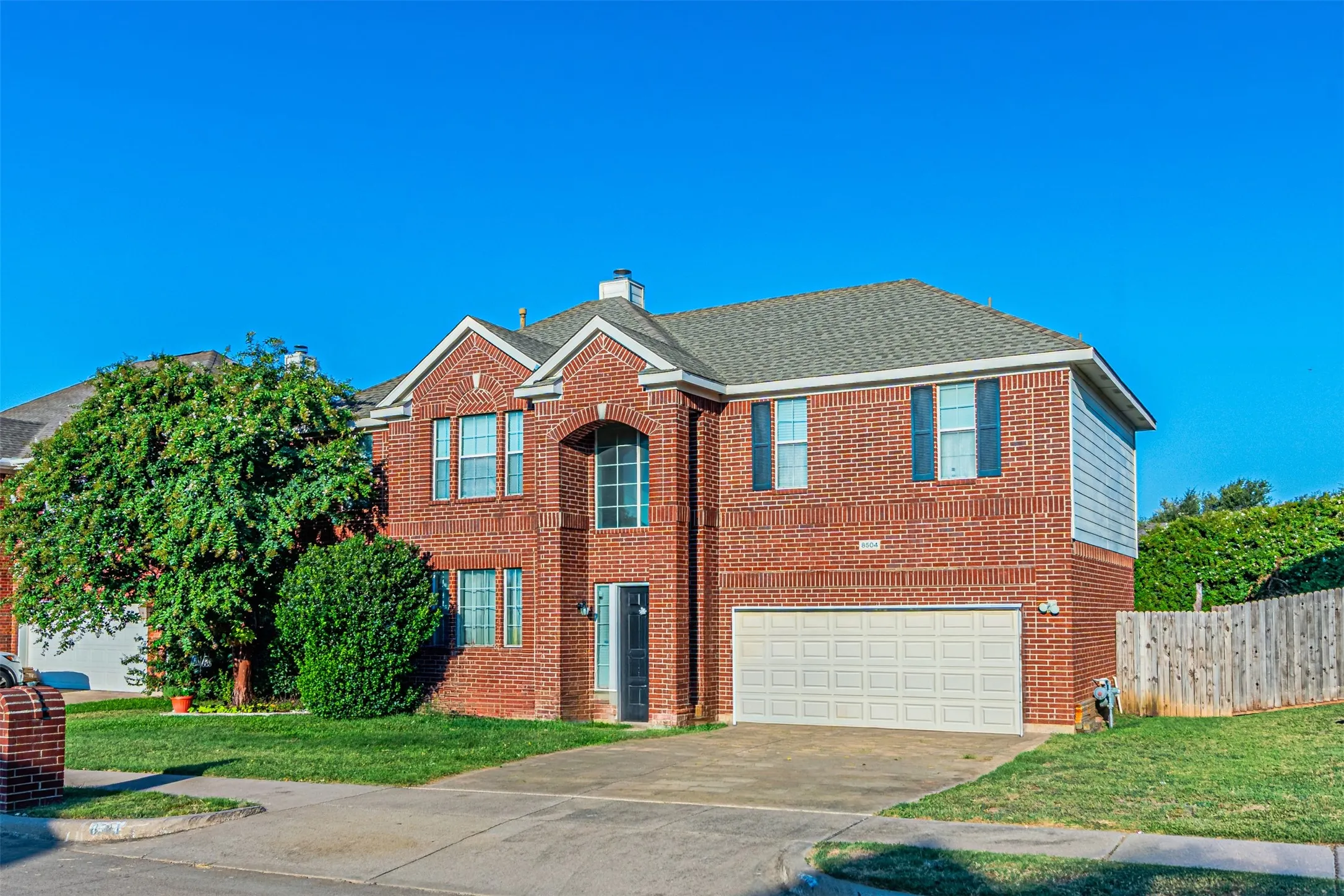Single Family Residence For Sale in Tarrant County , 8504 Saffron Drive, Fort Worth, Texas 76123, 3 Bedroom, 3 Bathroom, 2 Garage spaces, 2,087 Sqft, built in 2002, Price $337,000, mls#21348202, Real Estate Agent in Fort Worth, Homes For Sale in Tarrant county, Homes For Sale in Fort Worth, Realtor in Fort Worth Texas, Real Estate Brokerage Independent Realty Texas, Luminita Cordes Realtor