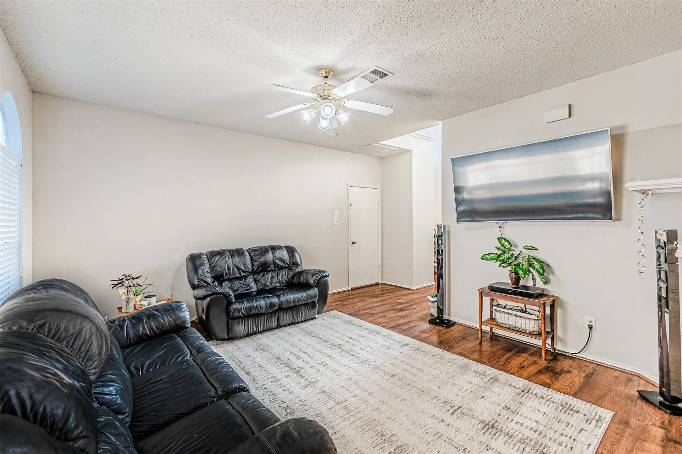 Single Family Residence For Sale in Tarrant County , 8504 Saffron Drive, Fort Worth, Texas 76123, 3 Bedroom, 3 Bathroom, 2 Garage spaces, 2,087 Sqft, built in 2002, Price $337,000, mls#21348202, Real Estate Agent in Fort Worth, Homes For Sale in Tarrant county, Homes For Sale in Fort Worth, Realtor in Fort Worth Texas, Real Estate Brokerage Independent Realty Texas, Luminita Cordes Realtor
