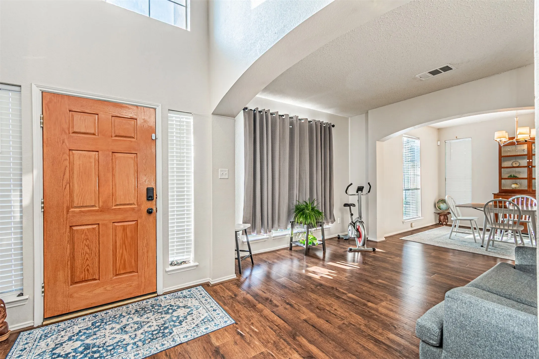 Single Family Residence For Sale in Tarrant County , 8504 Saffron Drive, Fort Worth, Texas 76123, 3 Bedroom, 3 Bathroom, 2 Garage spaces, 2,087 Sqft, built in 2002, Price $337,000, mls#21348202, Real Estate Agent in Fort Worth, Homes For Sale in Tarrant county, Homes For Sale in Fort Worth, Realtor in Fort Worth Texas, Real Estate Brokerage Independent Realty Texas, Luminita Cordes Realtor
