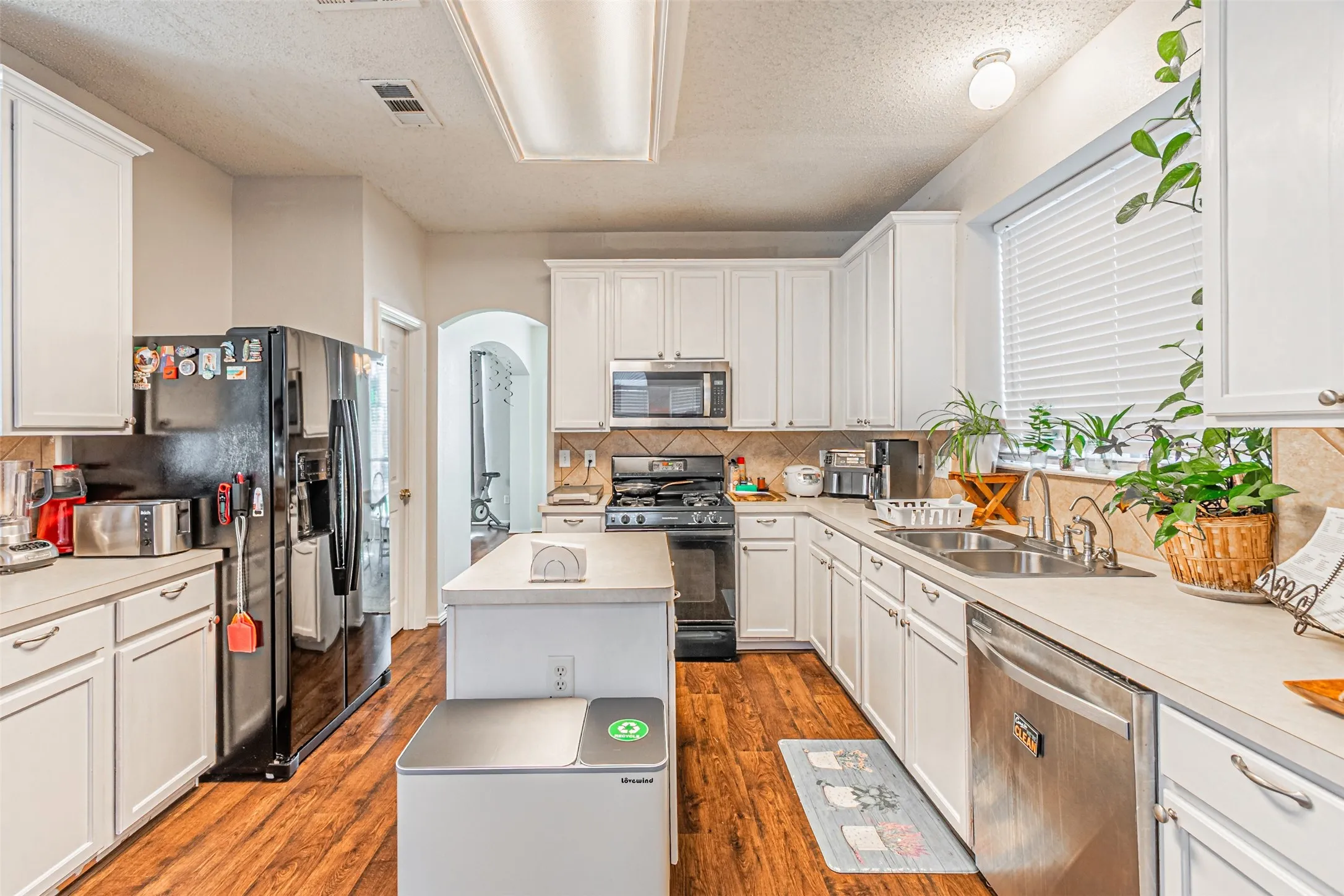 Single Family Residence For Sale in Tarrant County , 8504 Saffron Drive, Fort Worth, Texas 76123, 3 Bedroom, 3 Bathroom, 2 Garage spaces, 2,087 Sqft, built in 2002, Price $337,000, mls#21348202, Real Estate Agent in Fort Worth, Homes For Sale in Tarrant county, Homes For Sale in Fort Worth, Realtor in Fort Worth Texas, Real Estate Brokerage Independent Realty Texas, Luminita Cordes Realtor