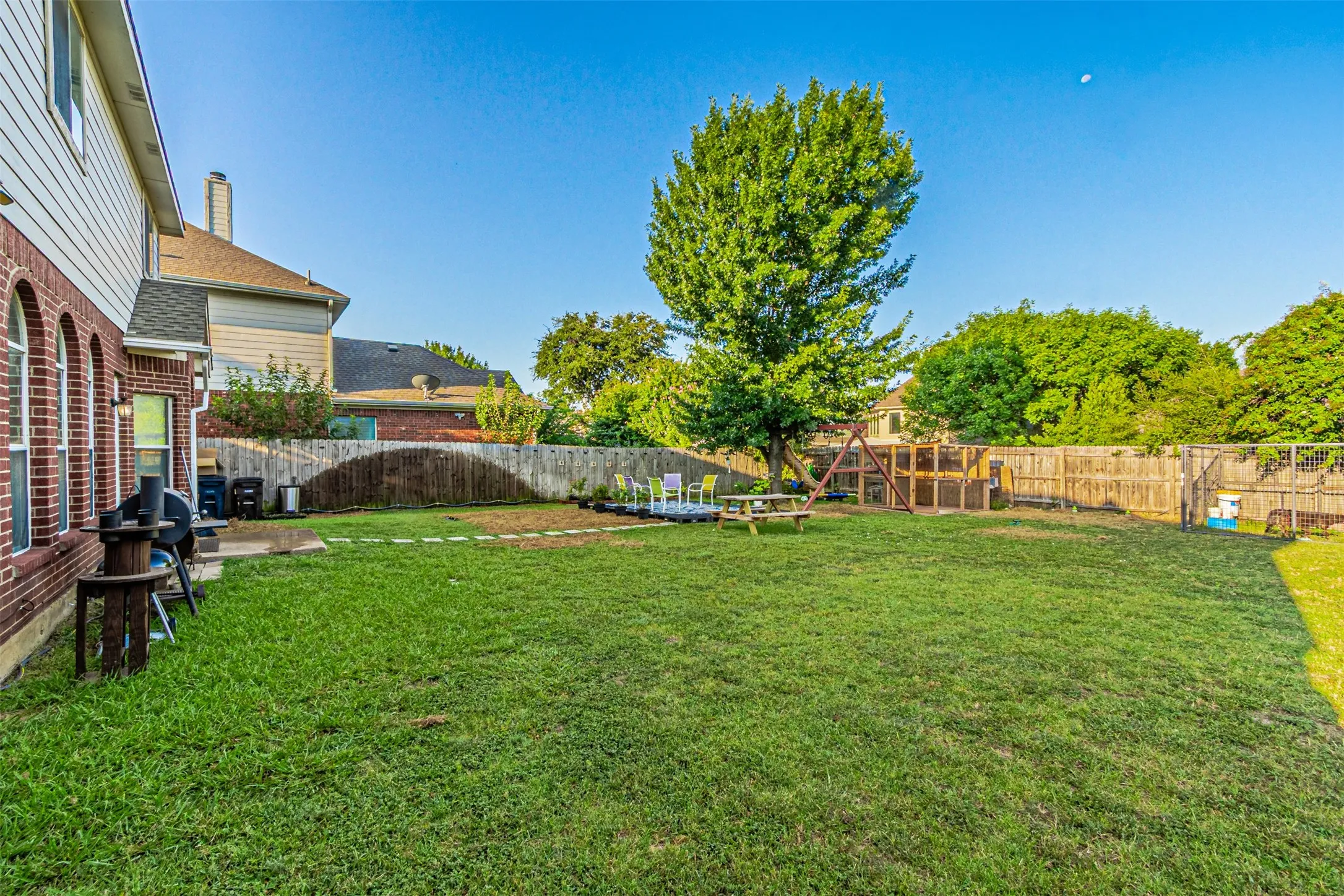 Single Family Residence For Sale in Tarrant County , 8504 Saffron Drive, Fort Worth, Texas 76123, 3 Bedroom, 3 Bathroom, 2 Garage spaces, 2,087 Sqft, built in 2002, Price $337,000, mls#21348202, Real Estate Agent in Fort Worth, Homes For Sale in Tarrant county, Homes For Sale in Fort Worth, Realtor in Fort Worth Texas, Real Estate Brokerage Independent Realty Texas, Luminita Cordes Realtor
