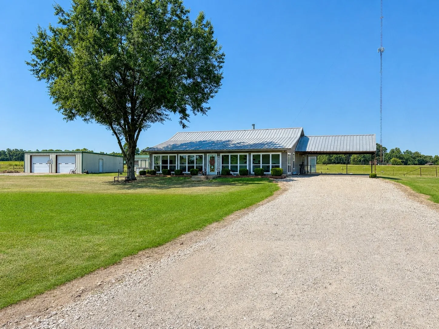 Single Family Residence For Sale in Van Zandt County , 271 VZ County Road 1213, Canton, Texas 75103, 3 Bedroom, 2 Bathroom, Garage spaces, 1,920 Sqft, built in 2003, mls#21348051, Real Estate Agent in Canton, Homes For Sale in Van Zandt county, Homes For Sale in Canton, Realtor in Canton Texas, Real Estate Brokerage Independent Realty Texas, Luminita Cordes Realtor