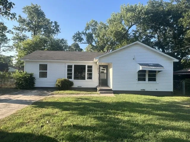 Single Family Residence For Sale in Cooke County , 1601 Anthony Street, Gainesville, Texas 76240, 3 Bedroom, 1 Bathroom, Garage spaces, 1,154 Sqft, built in 1956, mls#21347657, Real Estate Agent in Gainesville, Homes For Sale in Cooke county, Homes For Sale in Gainesville, Realtor in Gainesville Texas, Real Estate Brokerage Independent Realty Texas, Luminita Cordes Realtor