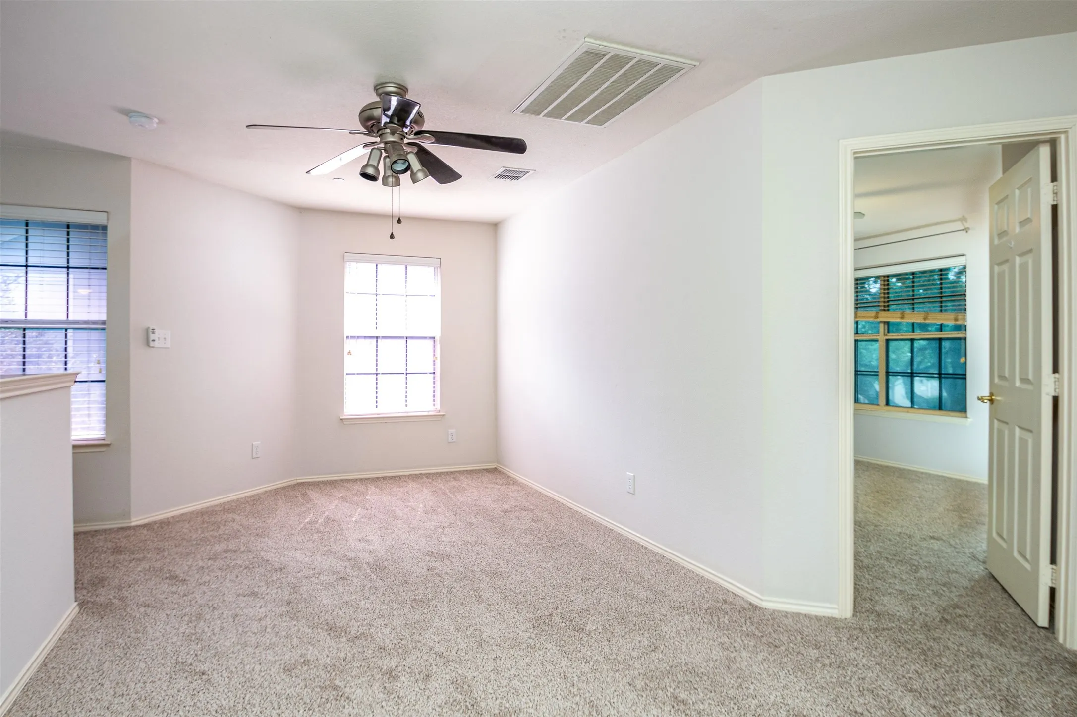 Townhouse For Rent in Denton County , 7049 Van Gogh Drive, Plano, Texas 75093, 3 Bedroom, 4 Bathroom, 2 Garage spaces, 1,939 Sqft, built in 2001, mls#21348360, Real Estate Agent in Plano, Homes For Rent in Denton county, Homes For Rent in Plano, Realtor in Plano Texas, Real Estate Brokerage Independent Realty Texas, Luminita Cordes Realtor