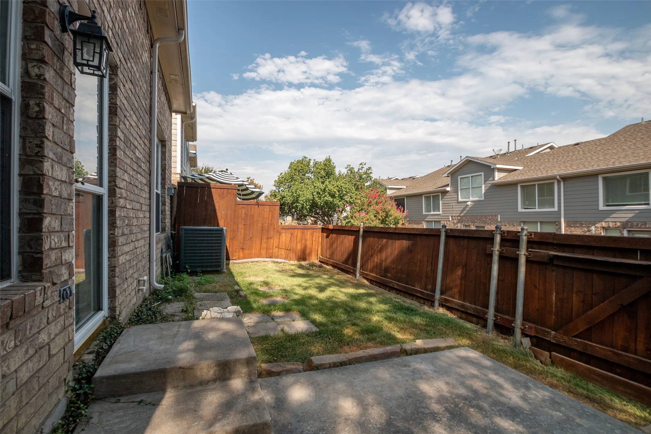 Townhouse For Rent in Denton County , 7049 Van Gogh Drive, Plano, Texas 75093, 3 Bedroom, 4 Bathroom, 2 Garage spaces, 1,939 Sqft, built in 2001, mls#21348360, Real Estate Agent in Plano, Homes For Rent in Denton county, Homes For Rent in Plano, Realtor in Plano Texas, Real Estate Brokerage Independent Realty Texas, Luminita Cordes Realtor