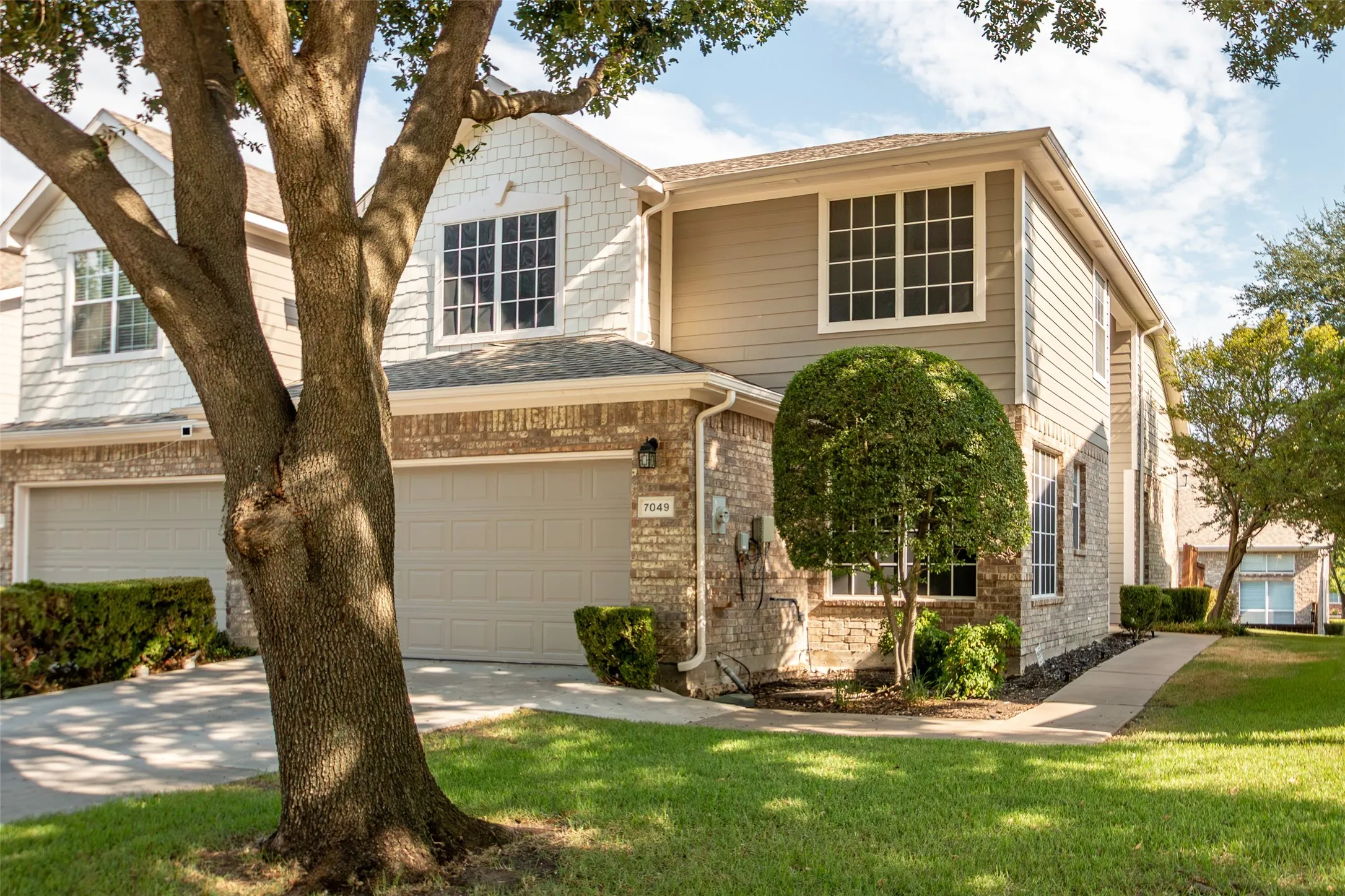 Townhouse For Rent in Denton County , 7049 Van Gogh Drive, Plano, Texas 75093, 3 Bedroom, 4 Bathroom, 2 Garage spaces, 1,939 Sqft, built in 2001, mls#21348360, Real Estate Agent in Plano, Homes For Rent in Denton county, Homes For Rent in Plano, Realtor in Plano Texas, Real Estate Brokerage Independent Realty Texas, Luminita Cordes Realtor