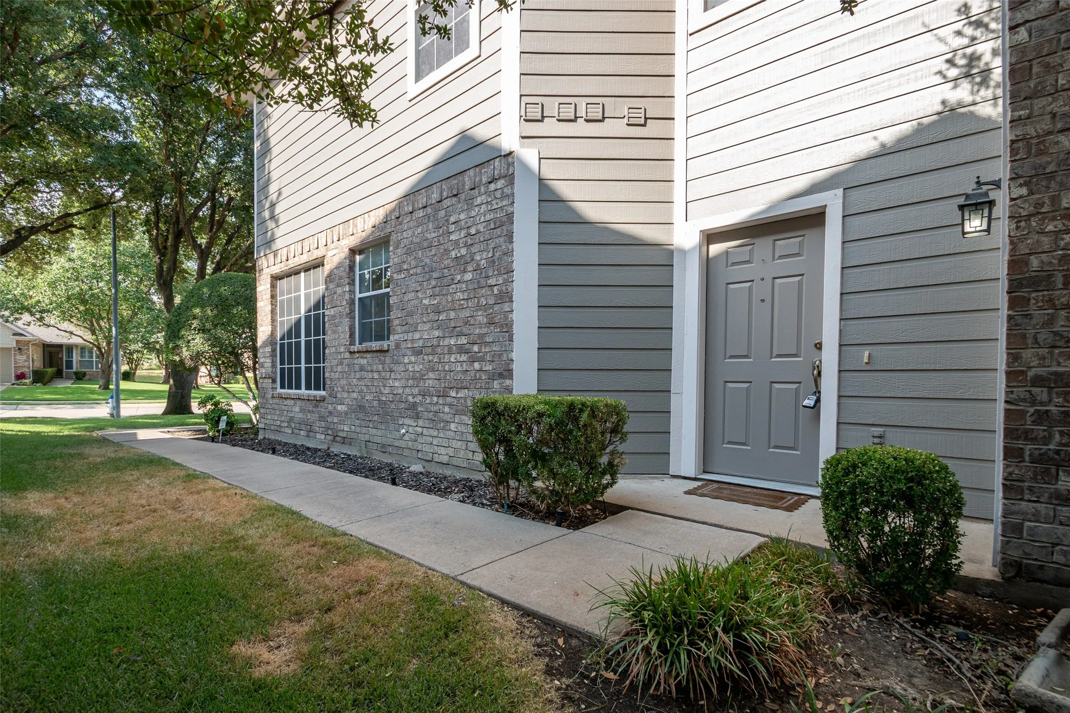 Townhouse For Rent in Denton County , 7049 Van Gogh Drive, Plano, Texas 75093, 3 Bedroom, 4 Bathroom, 2 Garage spaces, 1,939 Sqft, built in 2001, mls#21348360, Real Estate Agent in Plano, Homes For Rent in Denton county, Homes For Rent in Plano, Realtor in Plano Texas, Real Estate Brokerage Independent Realty Texas, Luminita Cordes Realtor